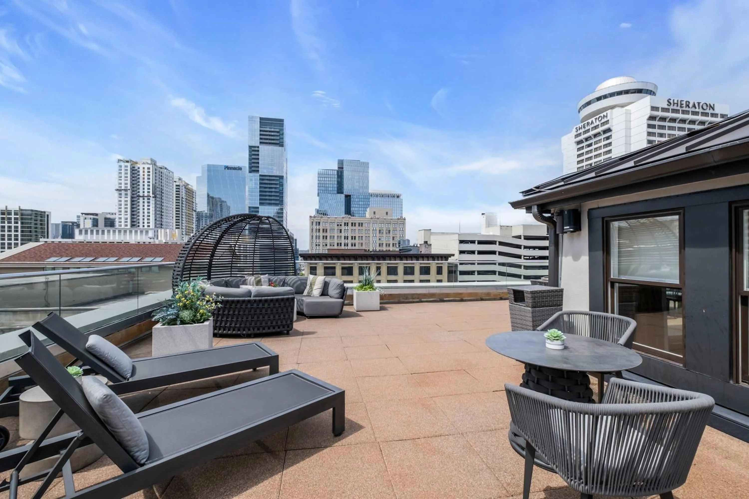 Skyline Suite with Penthouse & Rooftop Deck 6BR by Maddox Hotel
