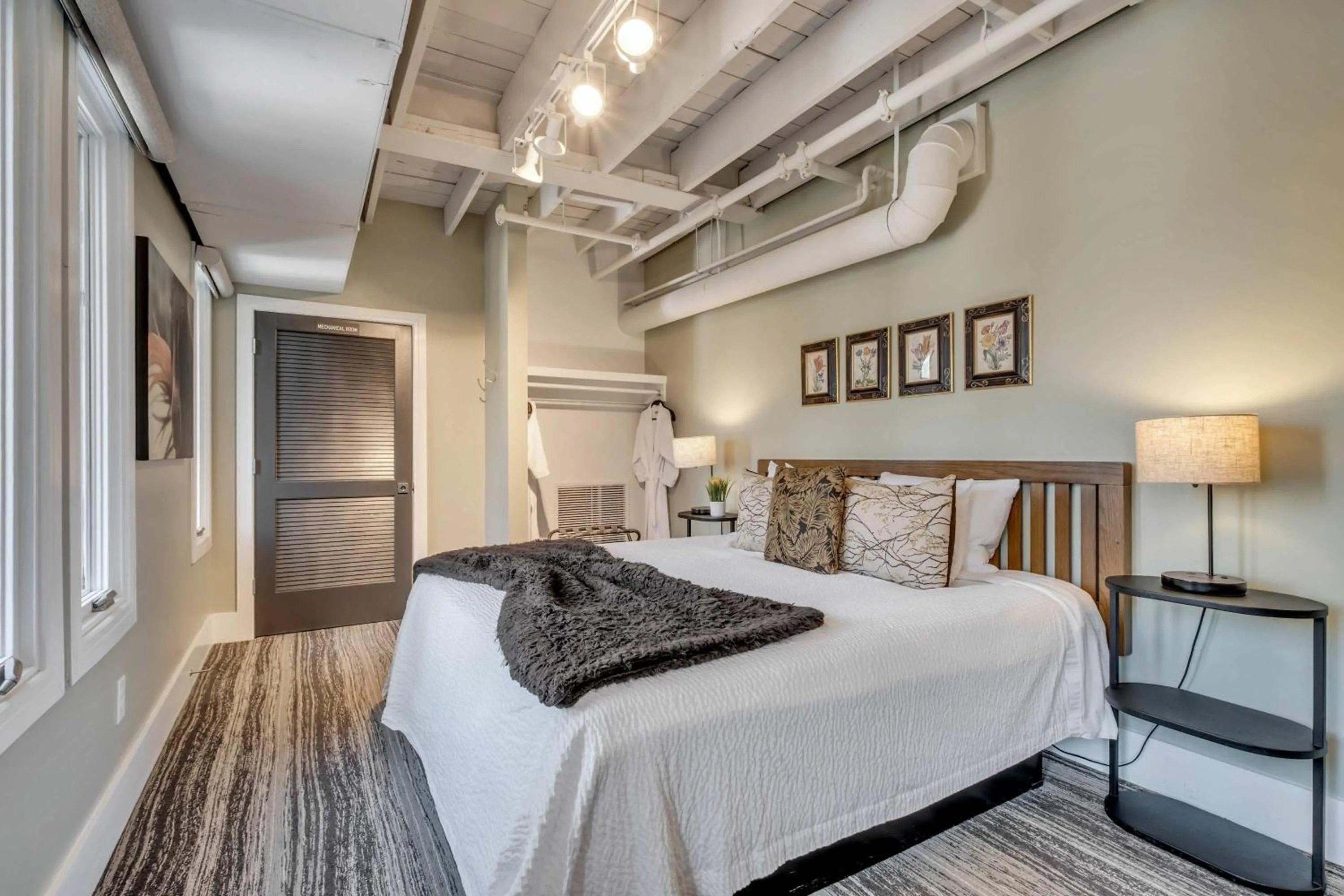 Bed in Skyline Suite with Penthouse & Rooftop Deck 6BR by Maddox Hotel