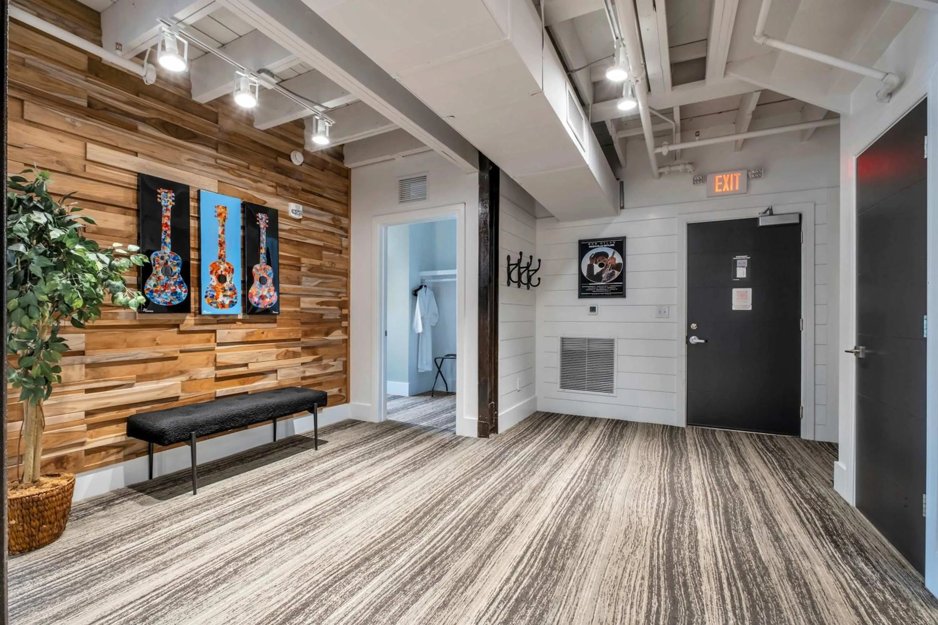 Skyline Suite with Penthouse & Rooftop Deck 6BR by Maddox Hotel