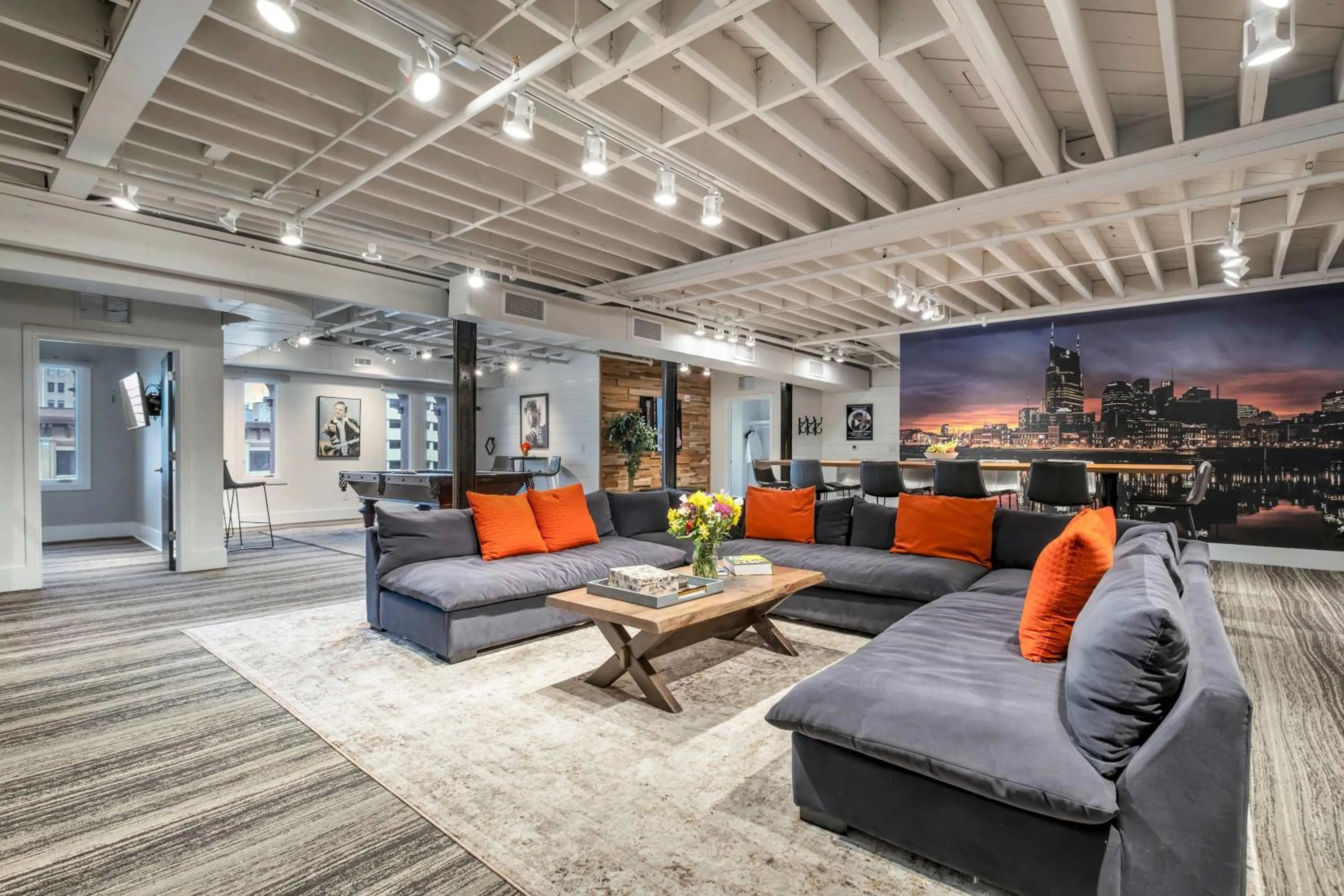 Skyline Suite with Penthouse & Rooftop Deck 6BR by Maddox Hotel