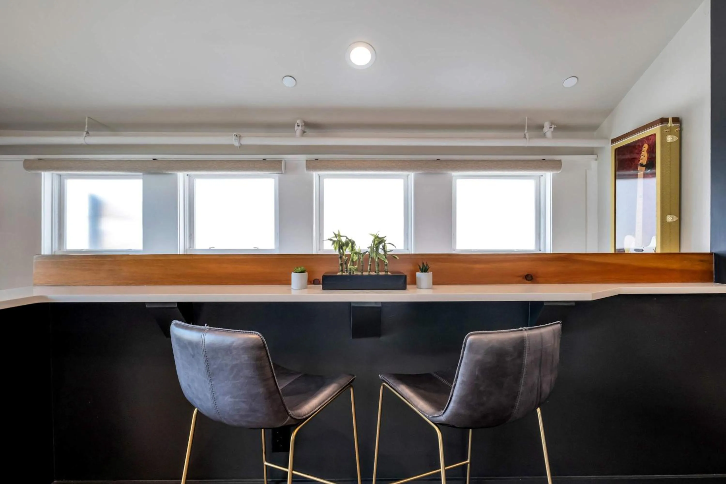 Skyline Suite with Penthouse & Rooftop Deck 6BR by Maddox Hotel