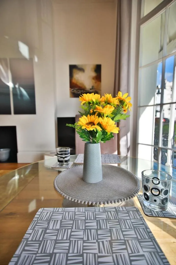 Decorative detail in 41b Wellington Suites