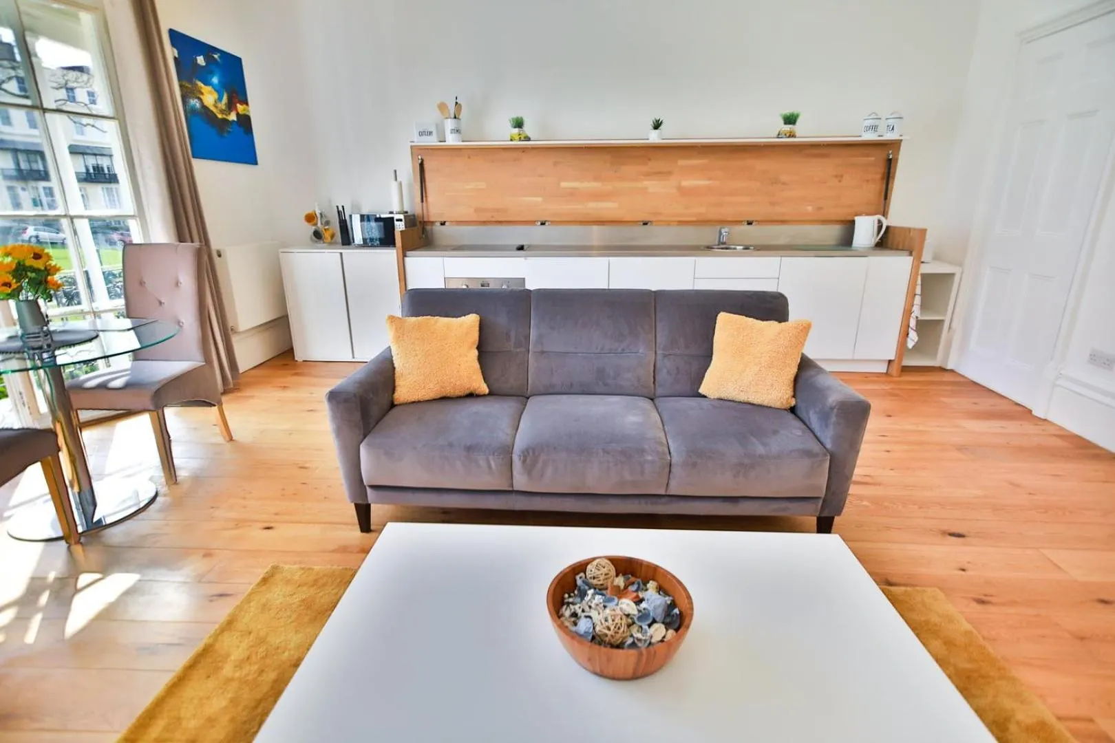 Kitchen or kitchenette in 41b Wellington Suites