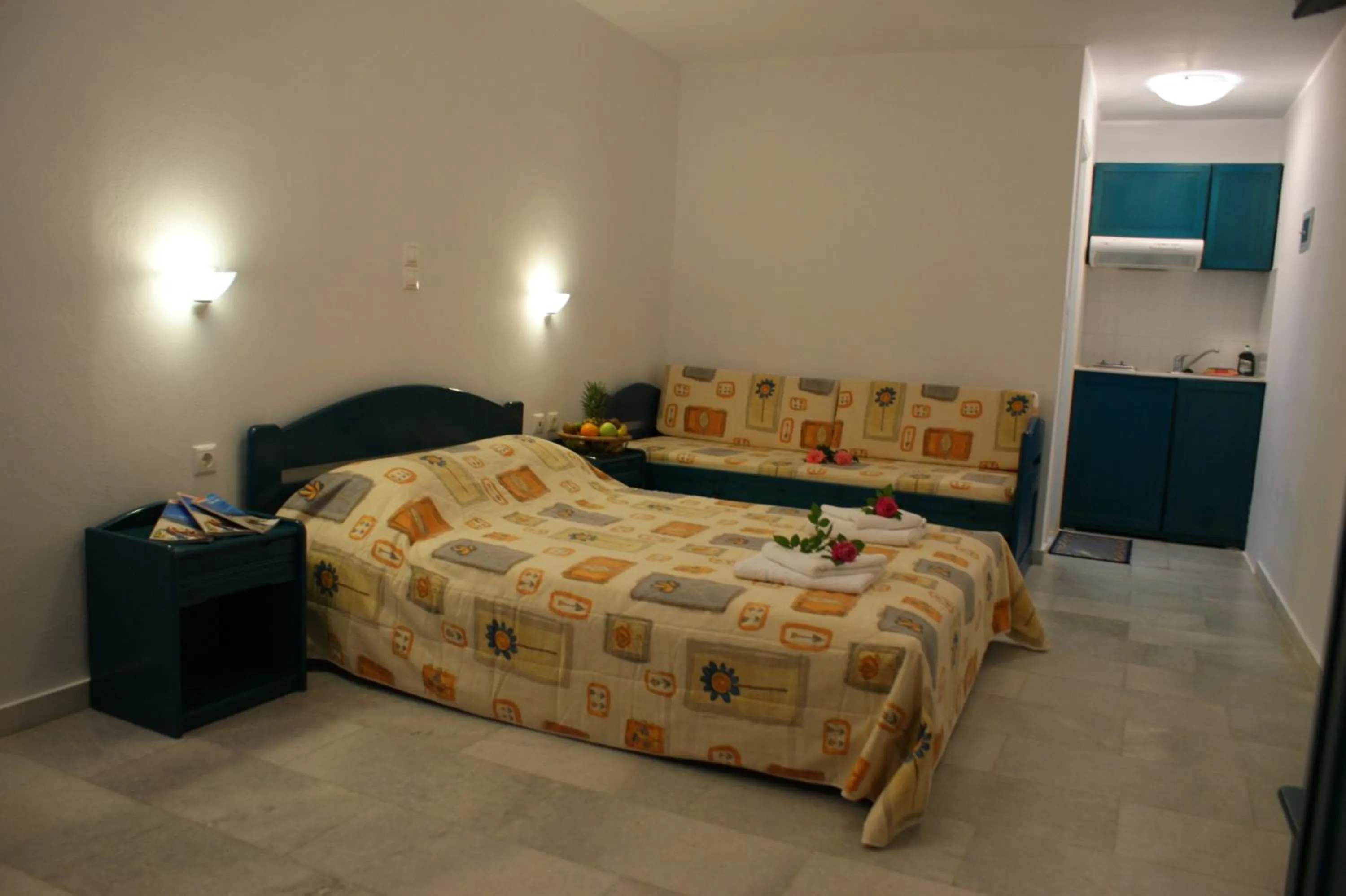 Kitchen or kitchenette, Bed in Colosseo Star