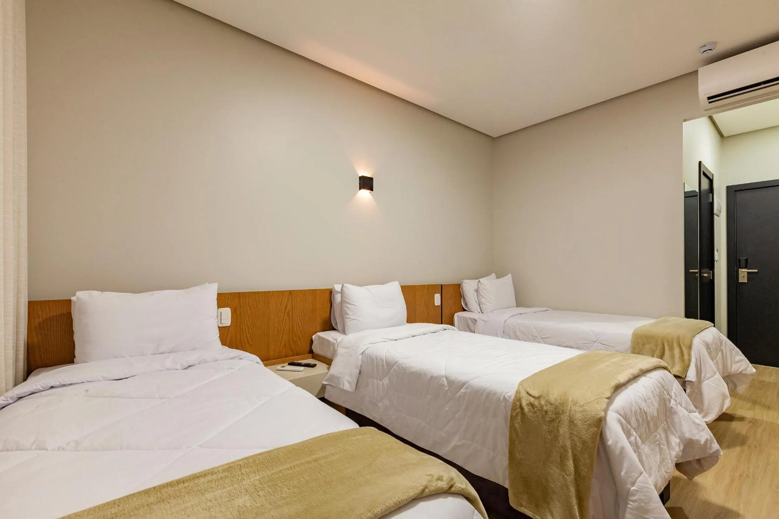 Bedroom, Bed in Tri Hotel Antônio Prado