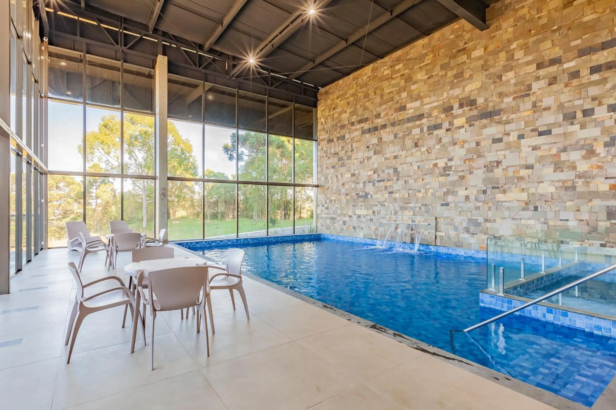 Swimming pool in Tri Hotel Antônio Prado