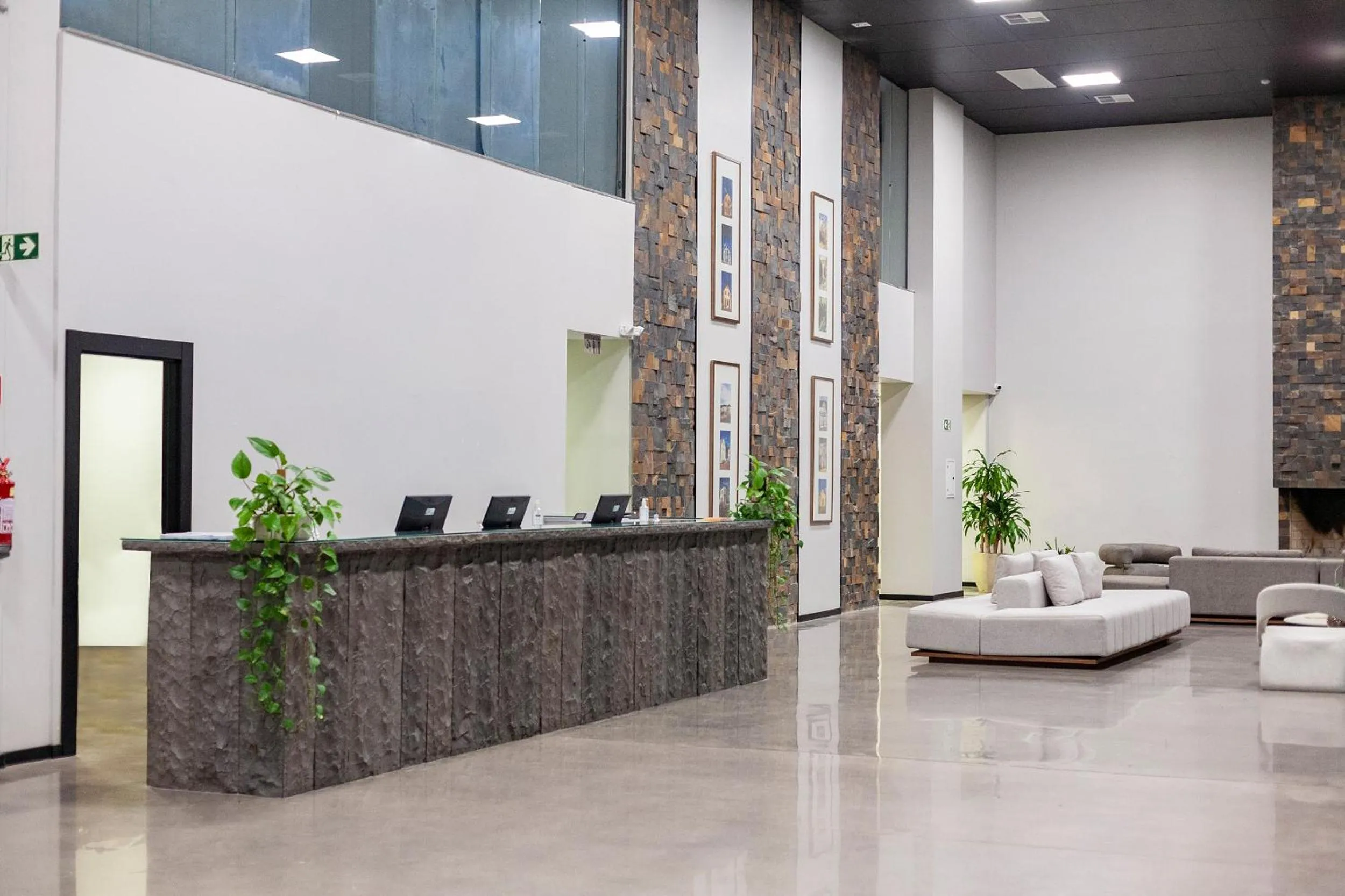 Lobby or reception in Tri Hotel Antônio Prado