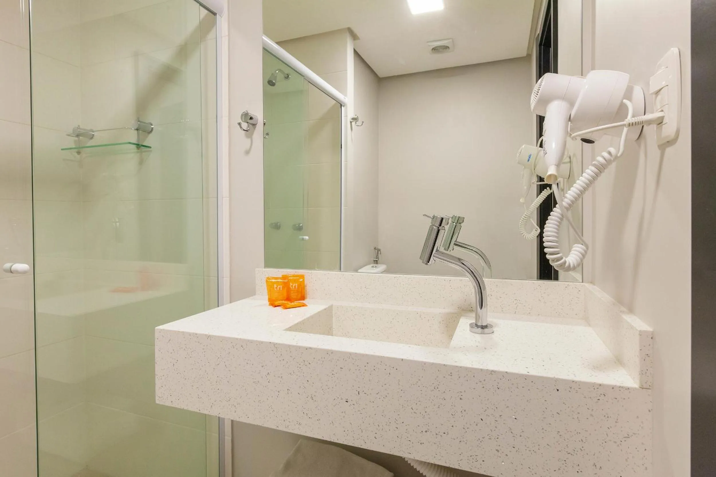 Bathroom in Tri Hotel Antônio Prado