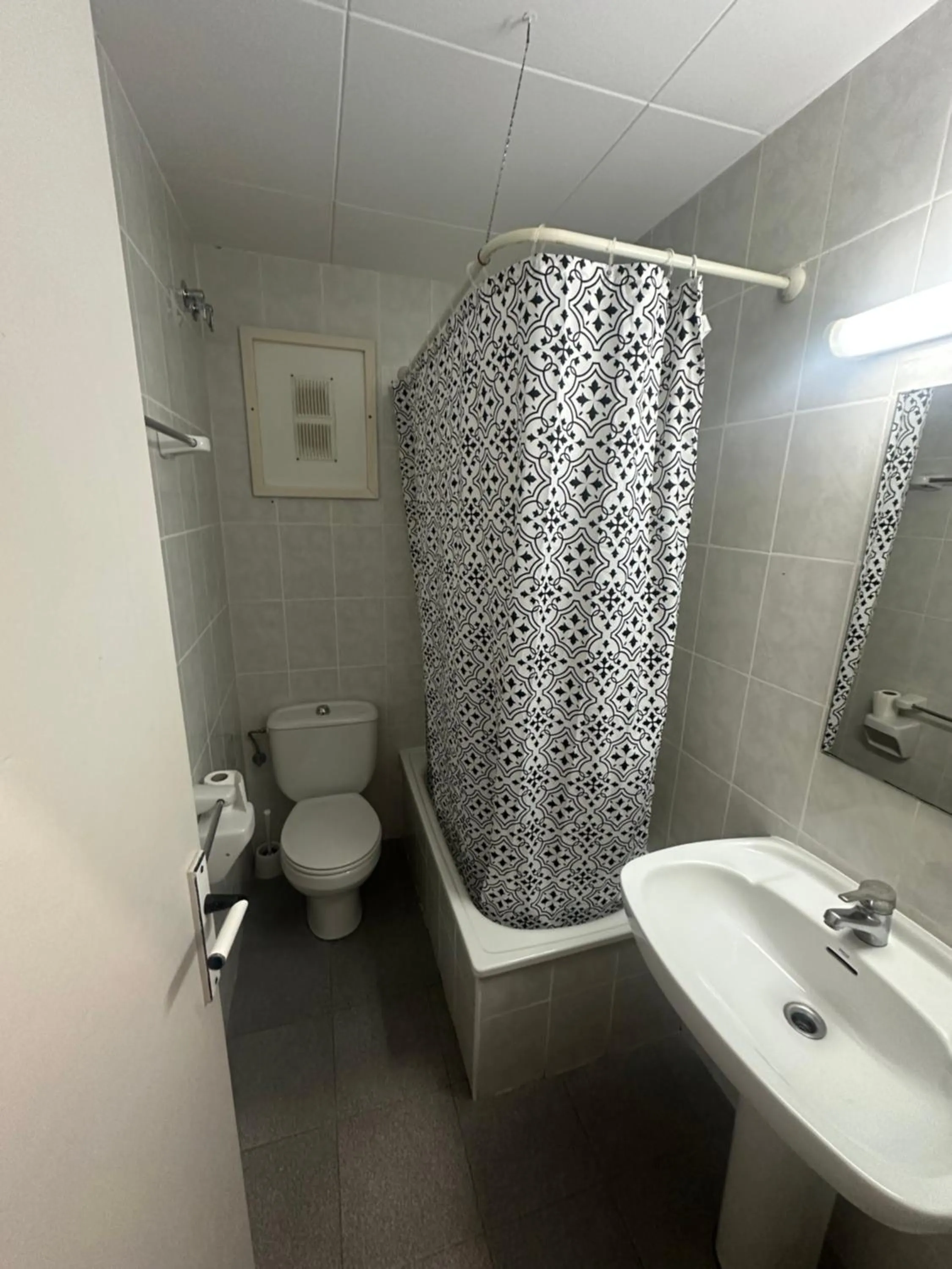 Shower in Hotel Norai