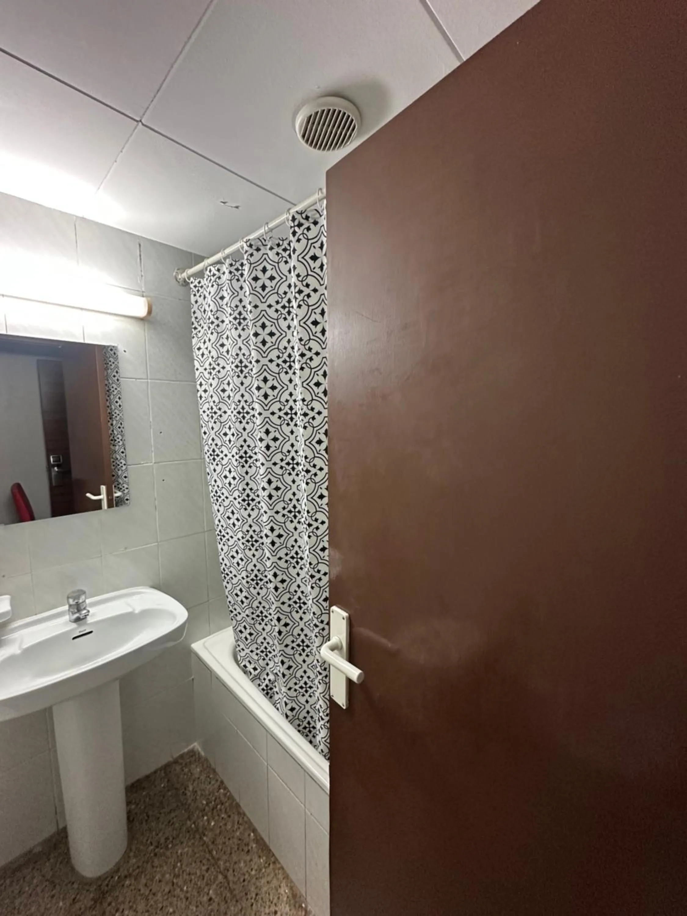 Shower in Hotel Norai