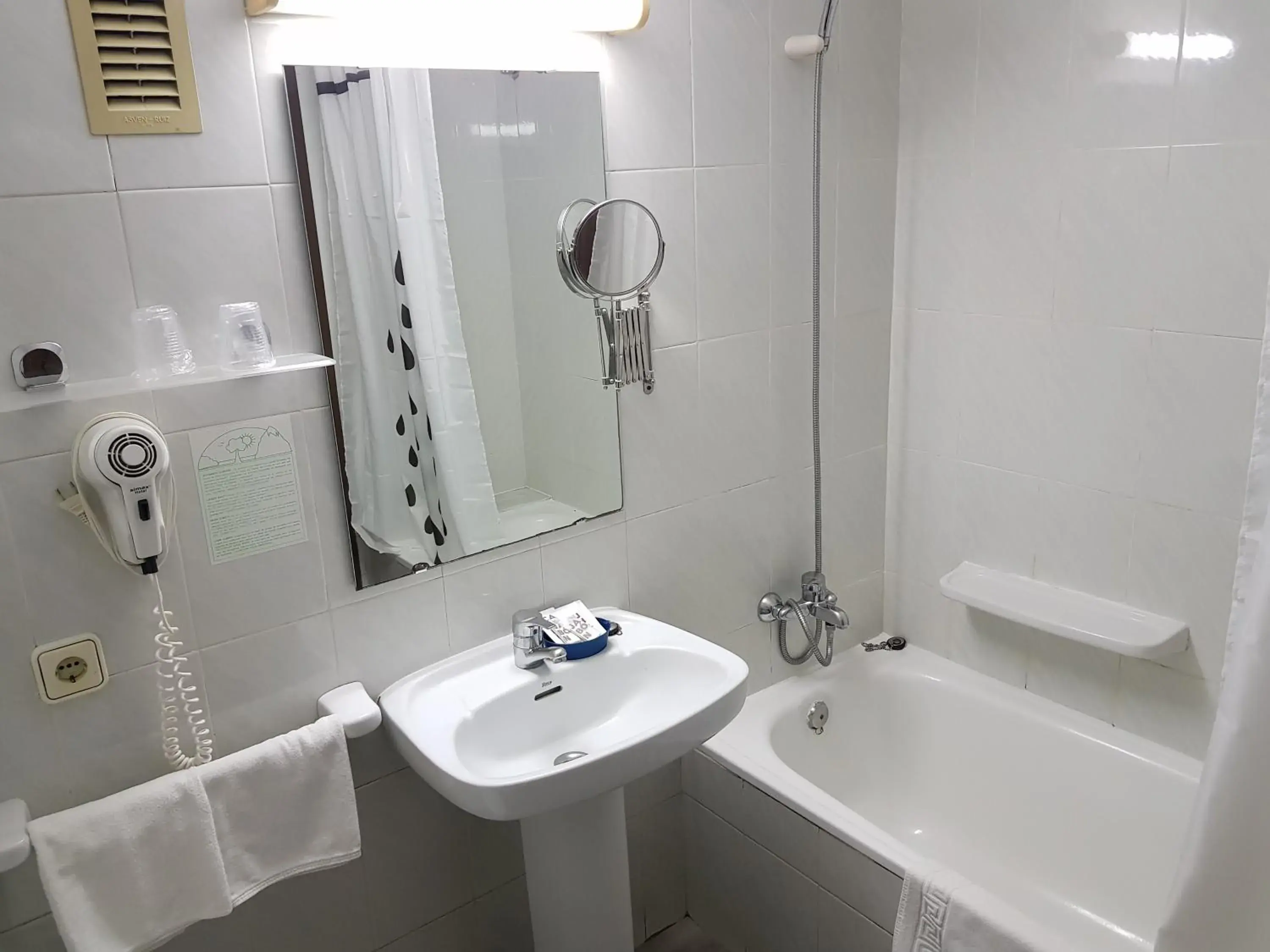 Double Room with Balcony in Hotel Norai Double Room with Balcony in Hotel Norai