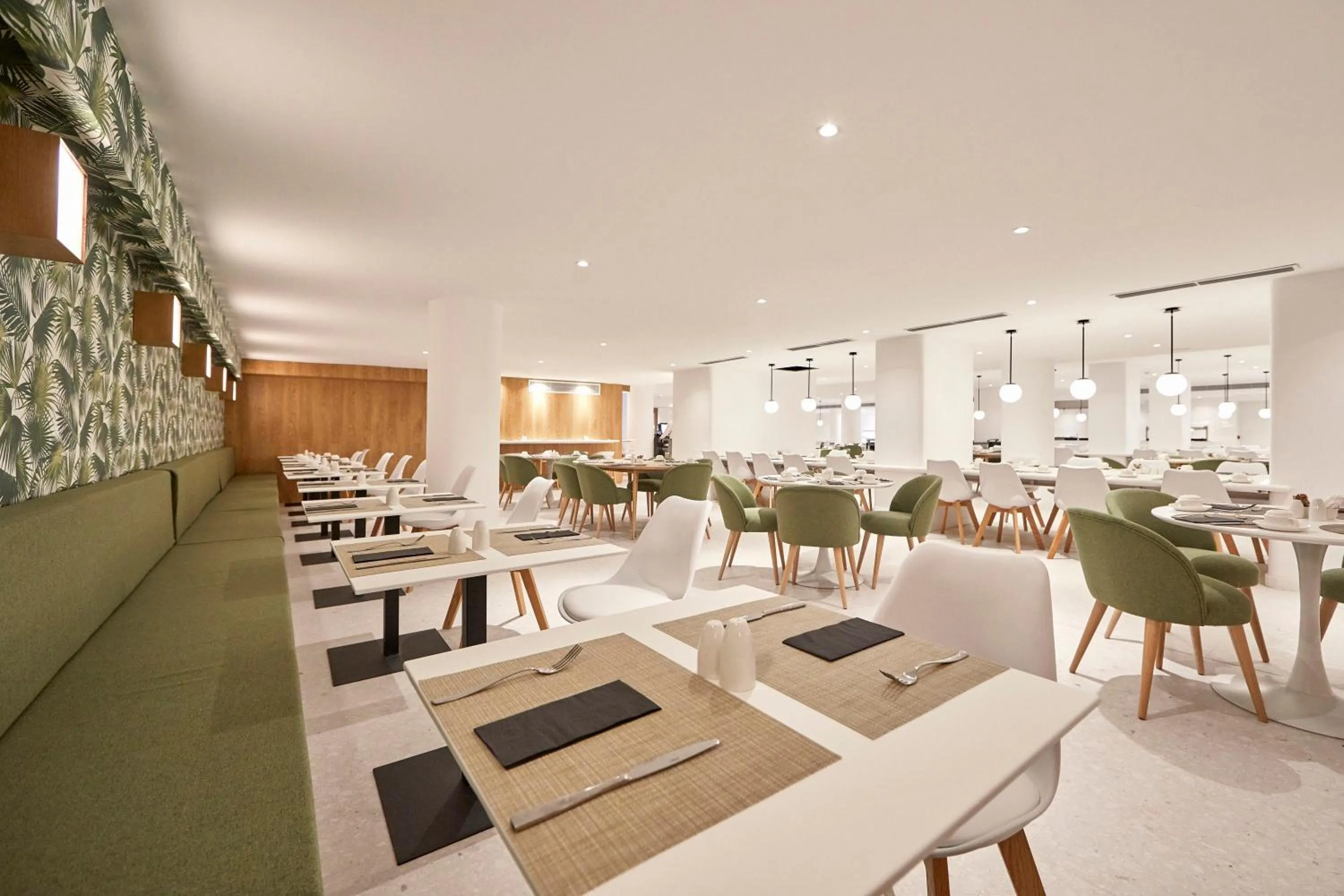 Restaurant/places to eat in HM Dunas Blancas