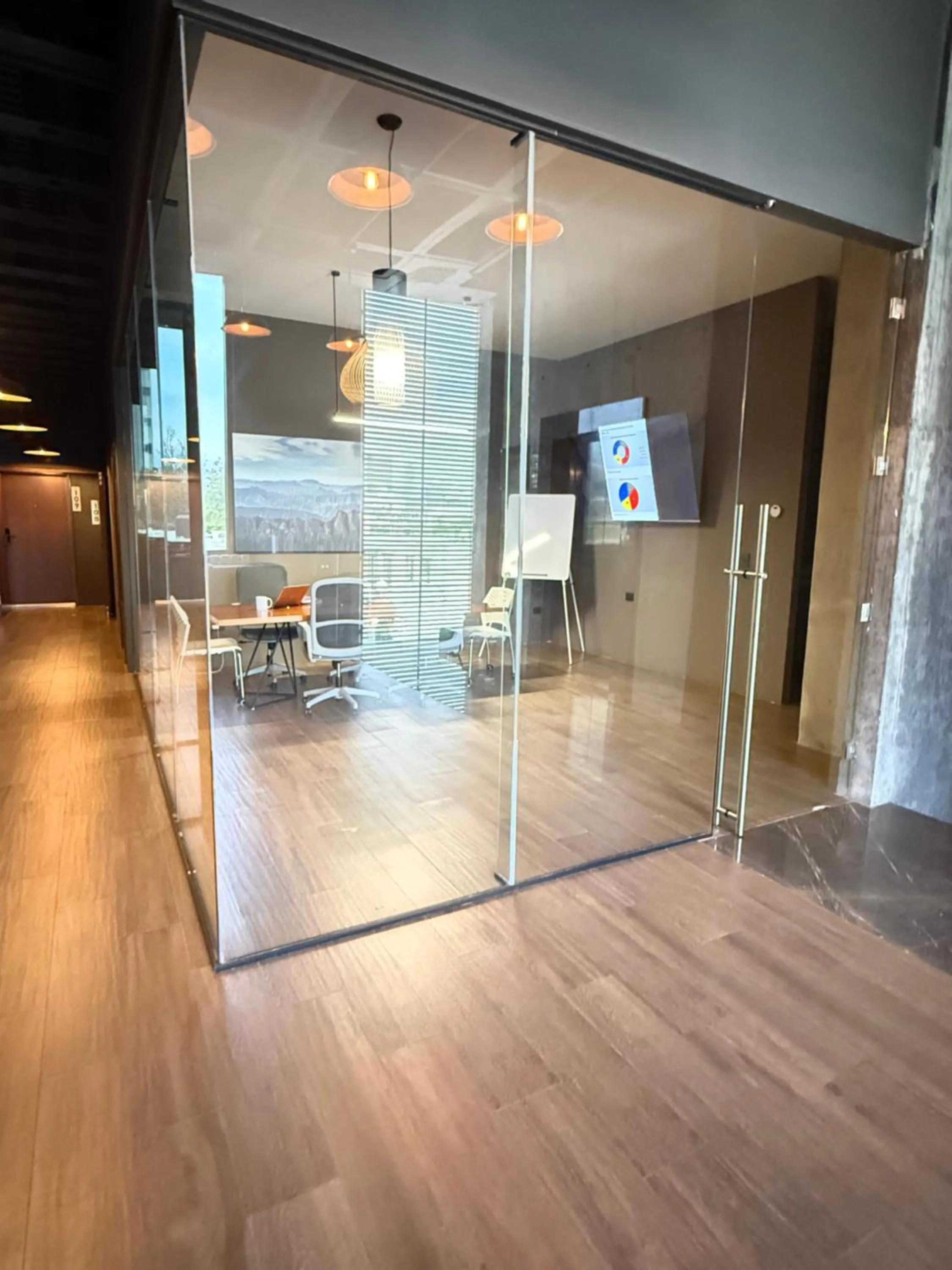 Business facilities in AMAE21 Lofts