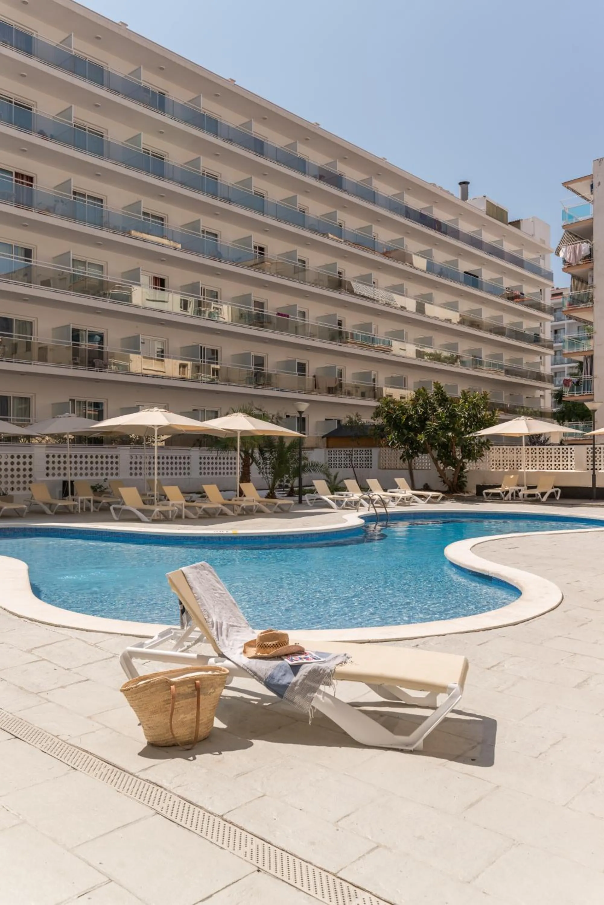 Swimming pool in Hotel Salou Beach Family Rentalmar