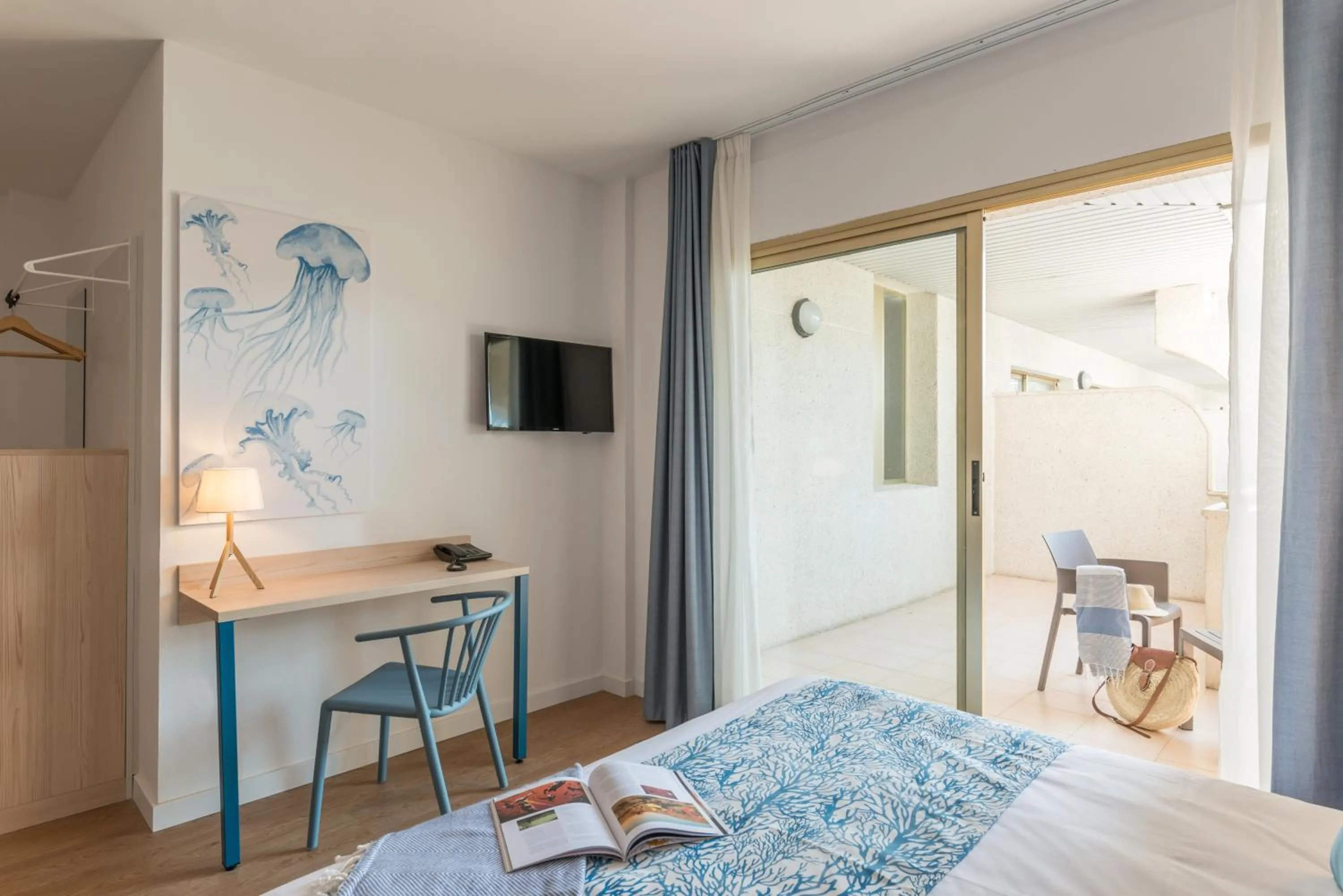 Bedroom, Bed in Hotel Salou Beach Family Rentalmar