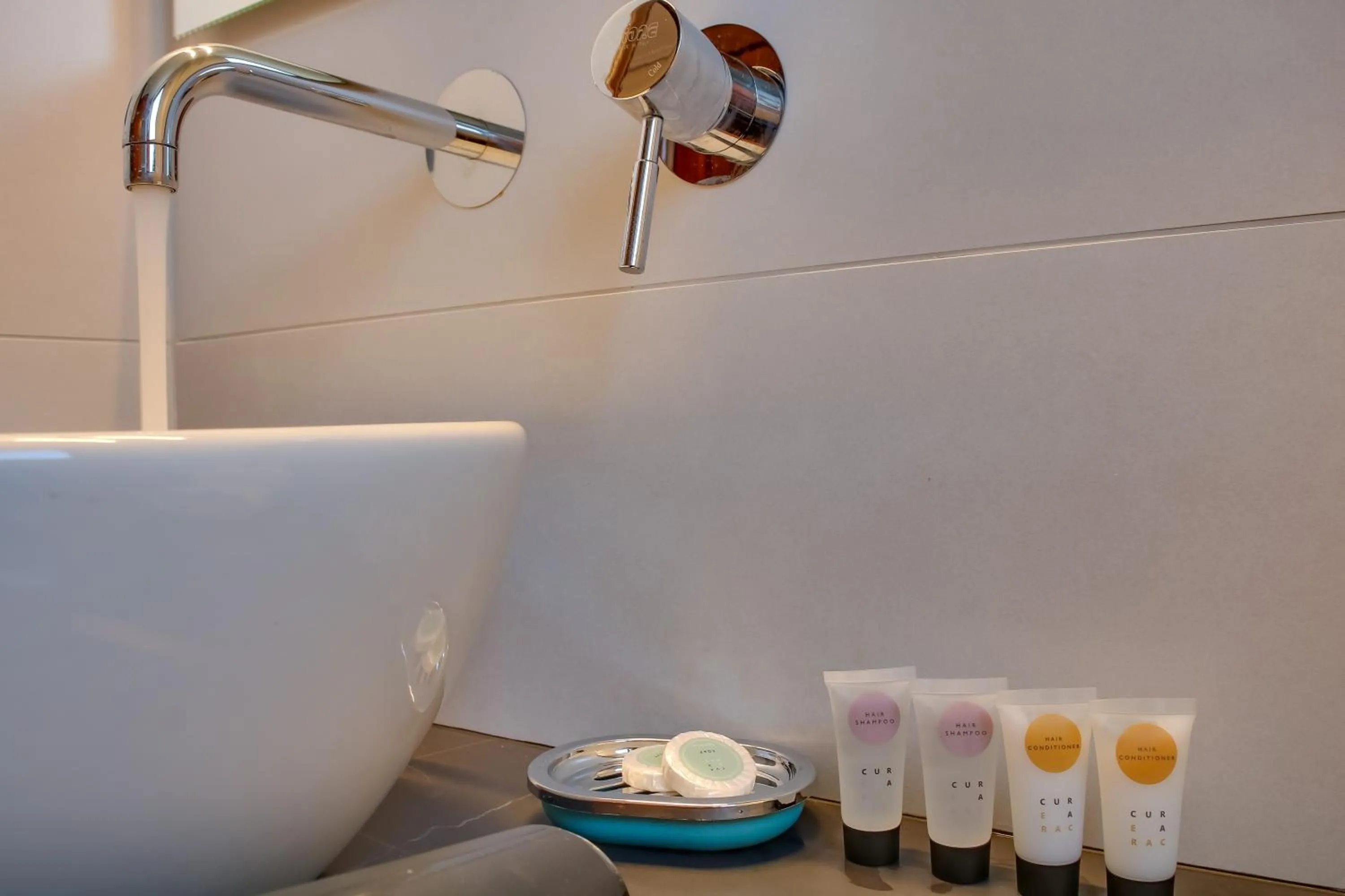 Shower in Alexis Hotel