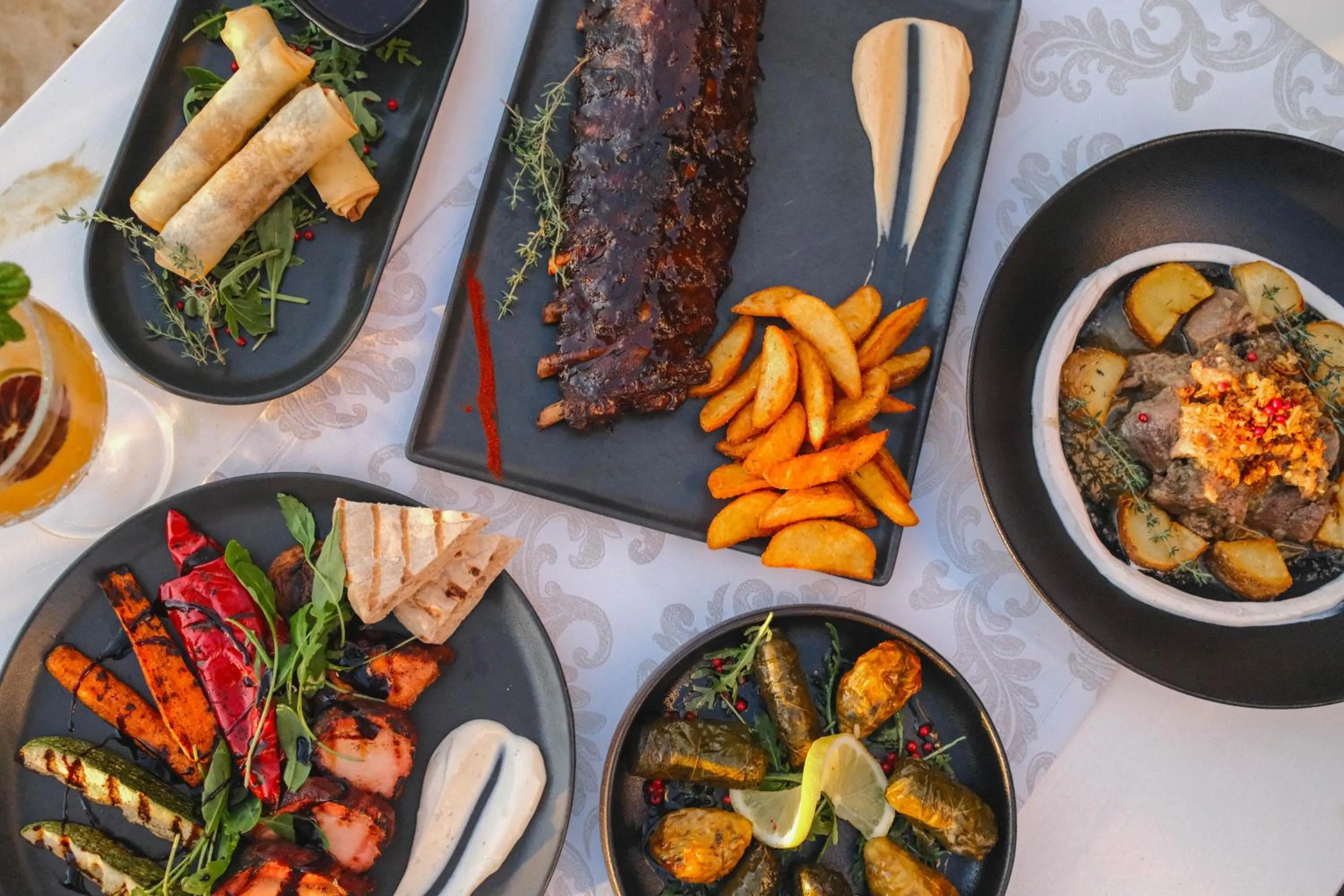 Food and drinks in Alexis Hotel