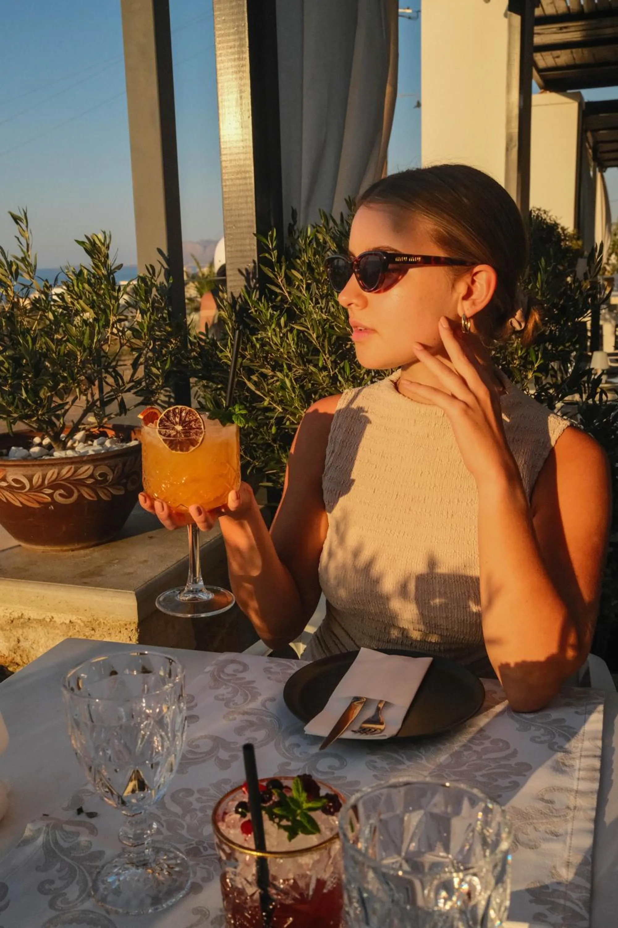 Restaurant/places to eat in Alexis Hotel