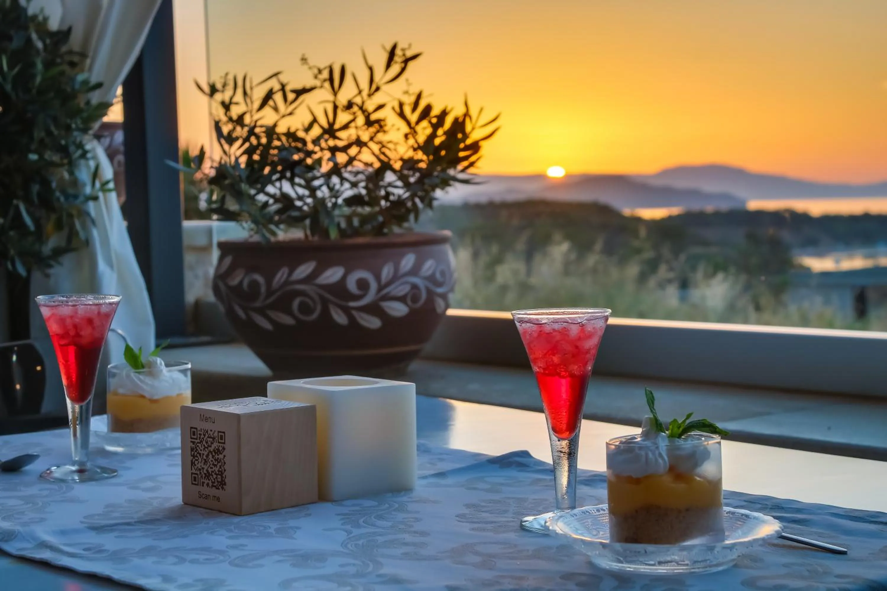 Restaurant/places to eat in Alexis Hotel