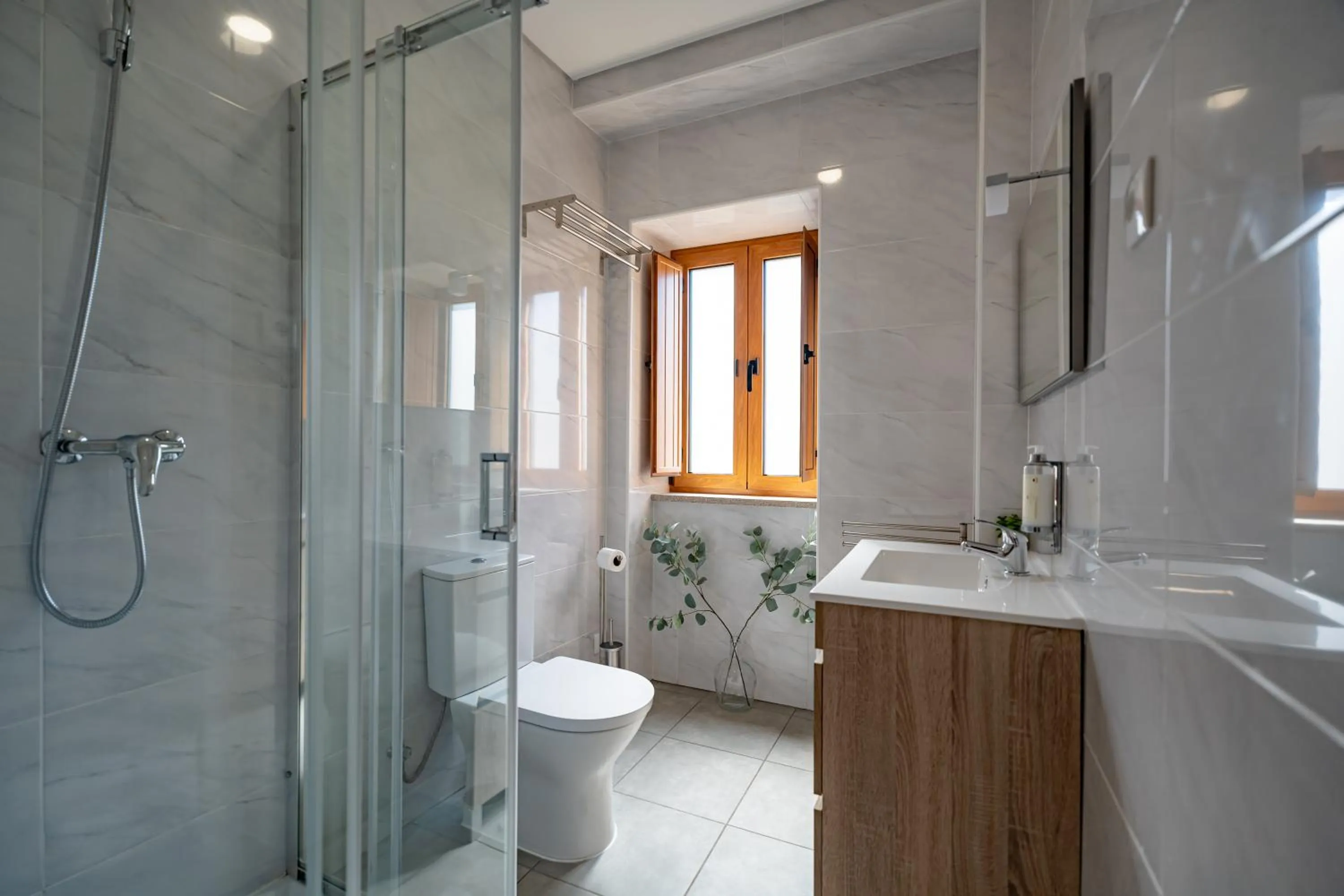 Shower in Alojamento Jasmine