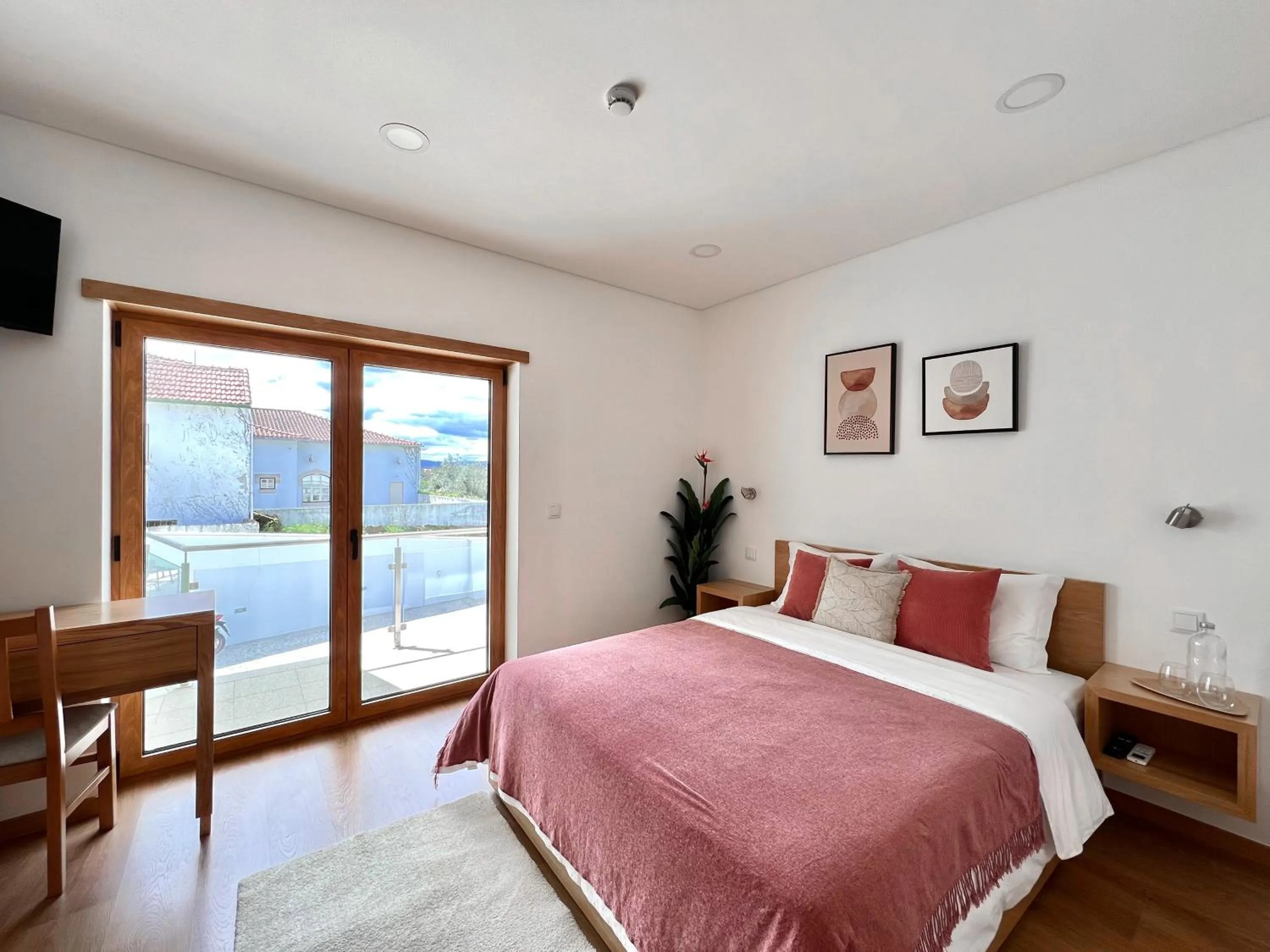 Photo of the whole room, Bed in Alojamento Jasmine