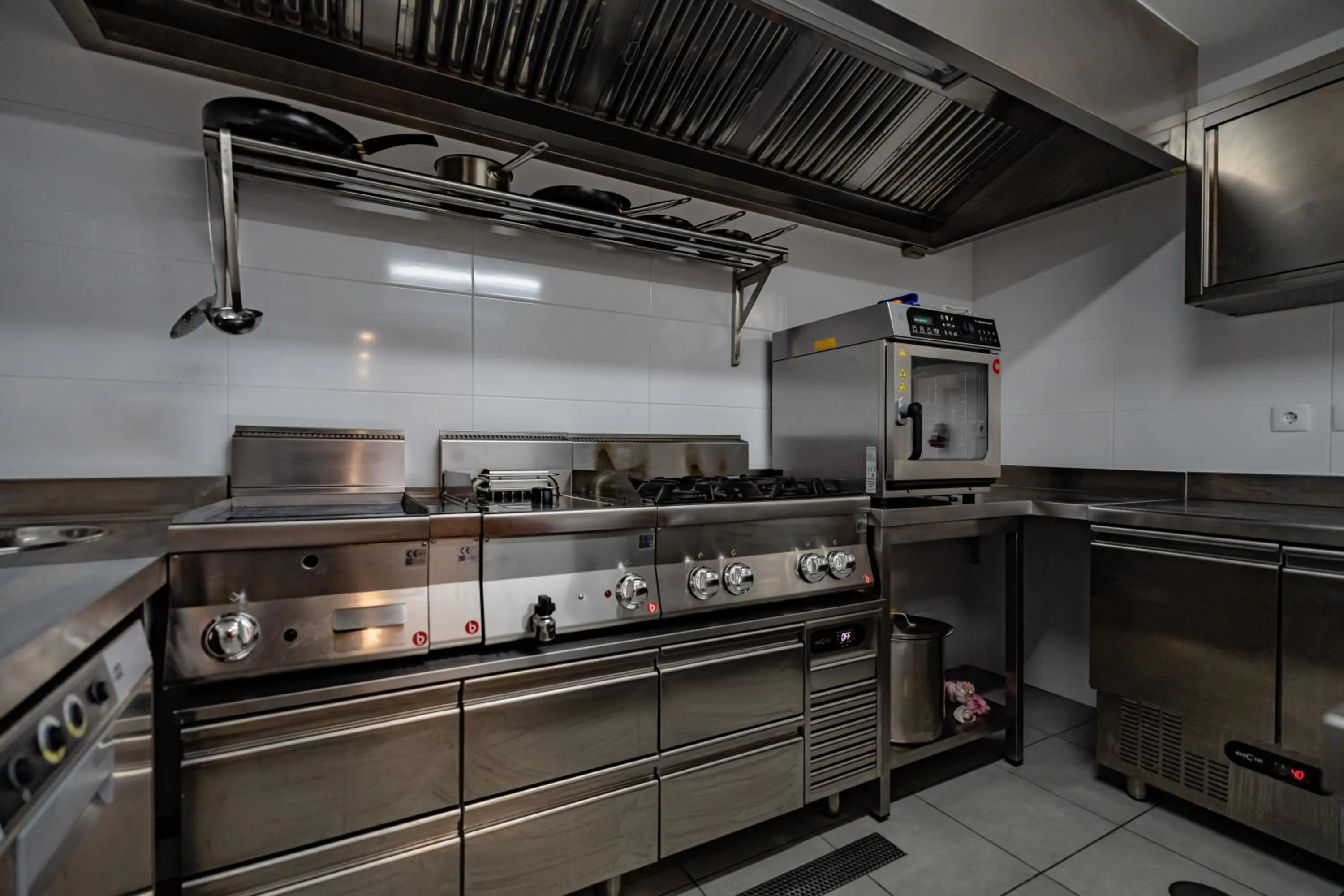 Kitchen or kitchenette in Alojamento Jasmine