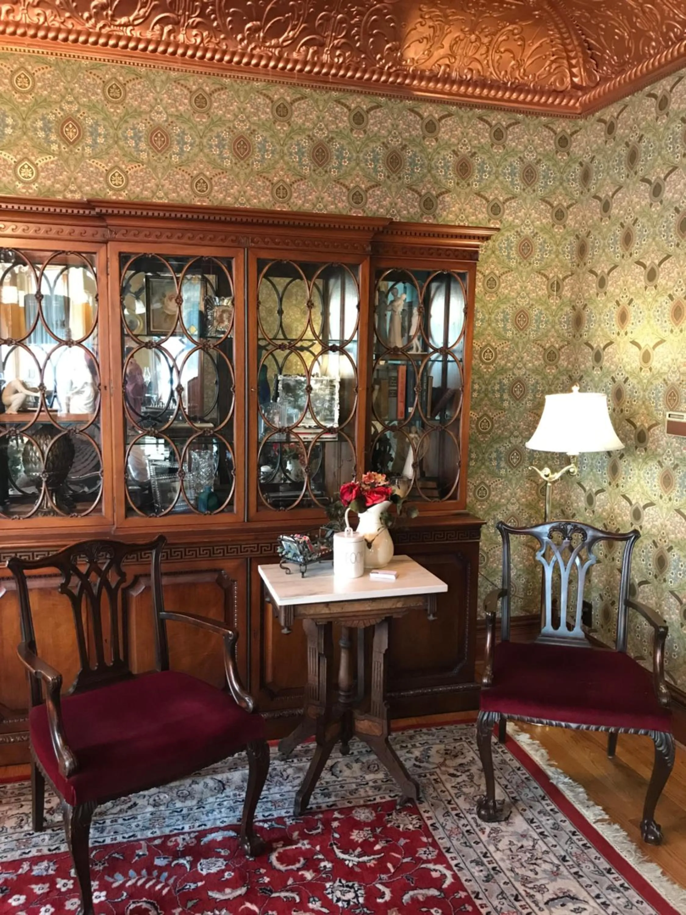 Library in The Nauvoo Grand Bed & Breakfast