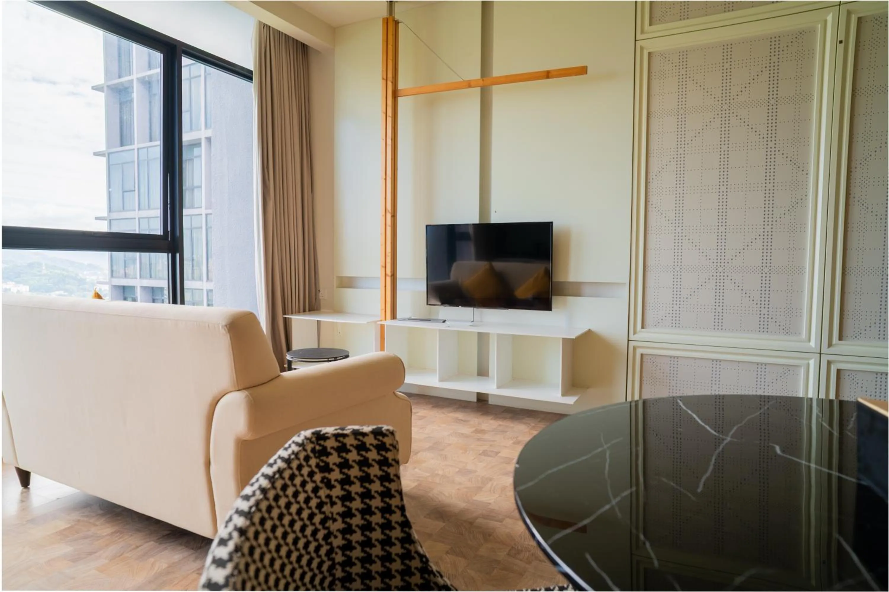 Living room in EXPRESSIONZ KLCC BY MANA-MANA