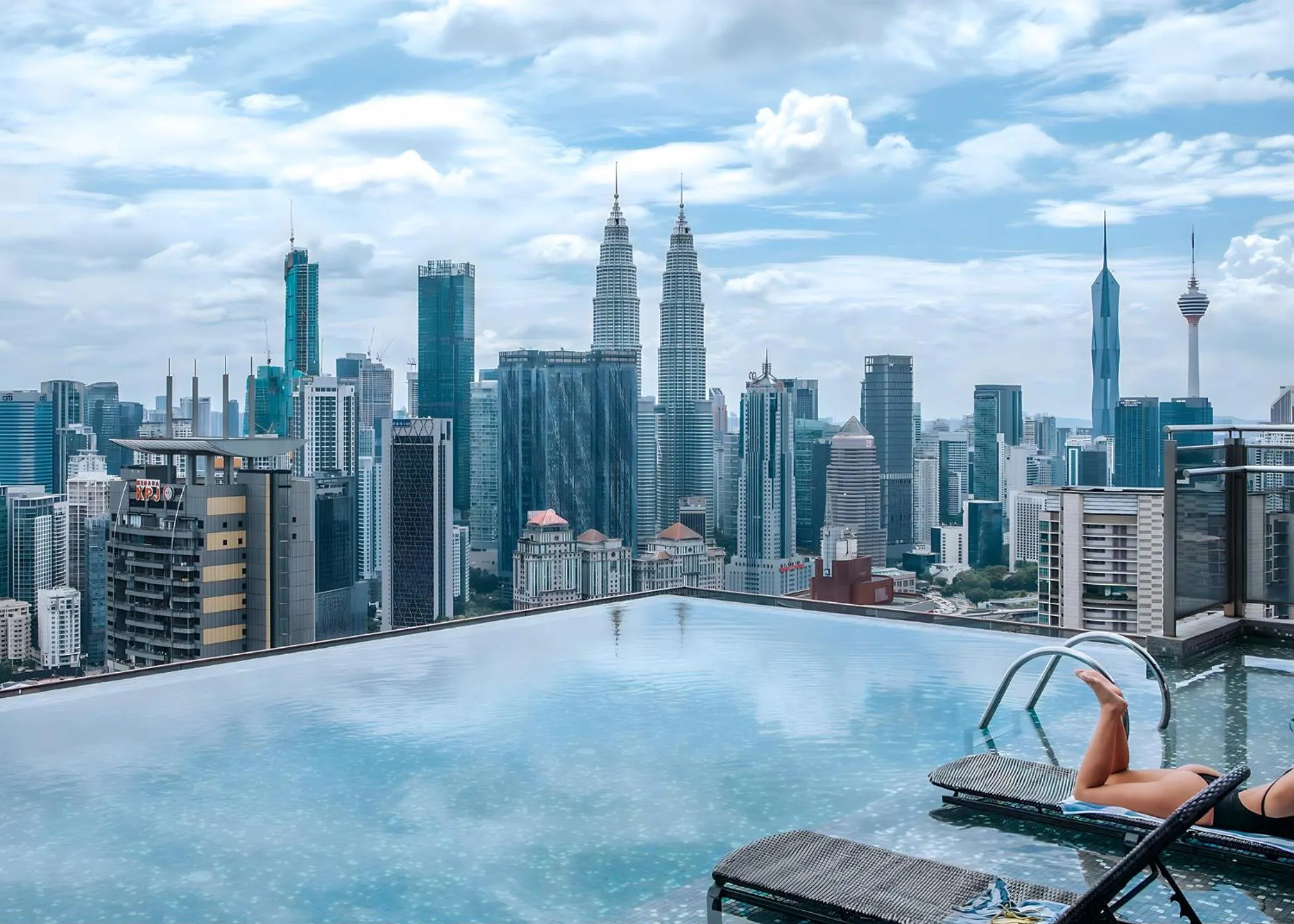 Swimming pool in EXPRESSIONZ KLCC BY MANA-MANA