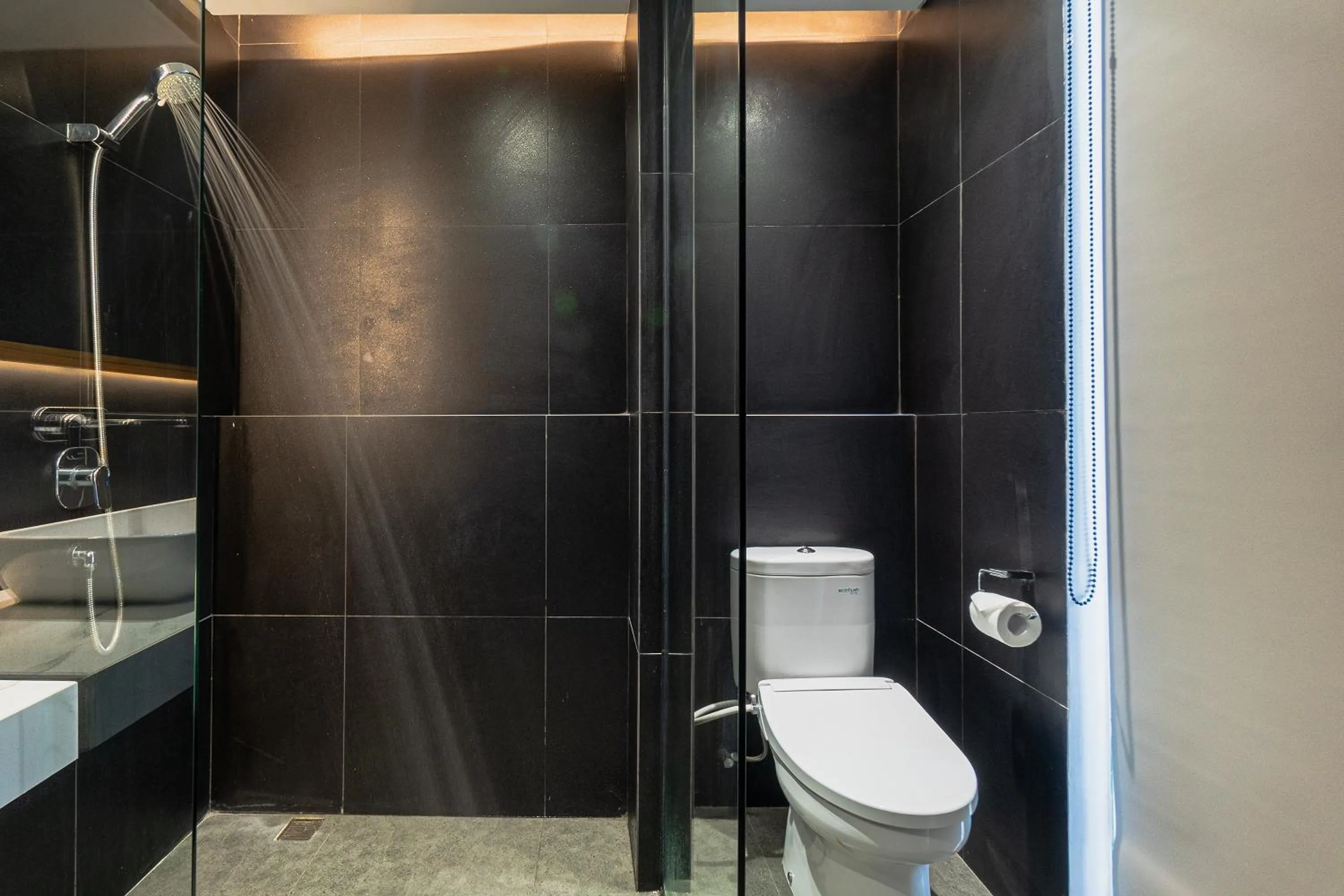 Bathroom in Forseti Athena