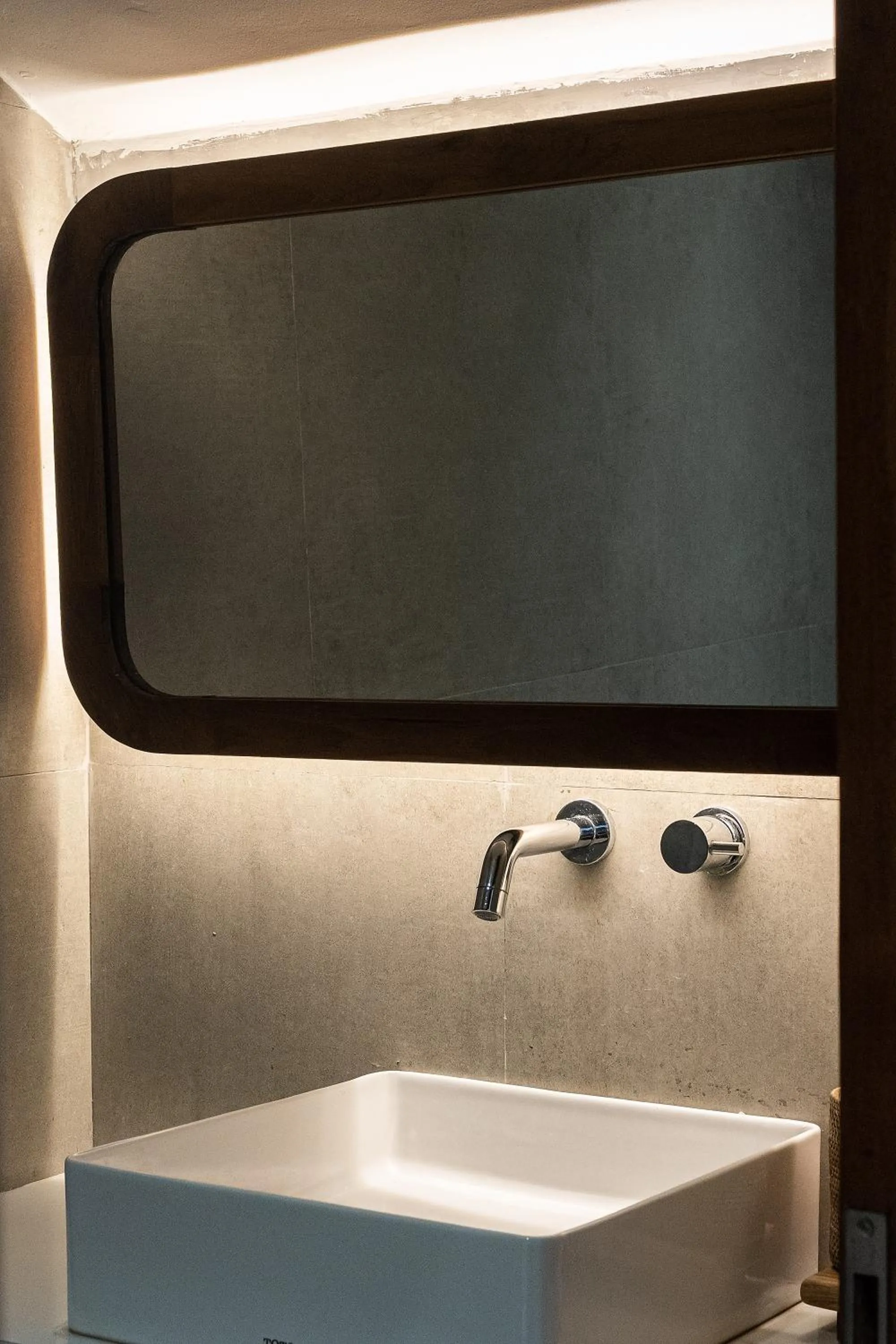 Bathroom in Forseti Athena