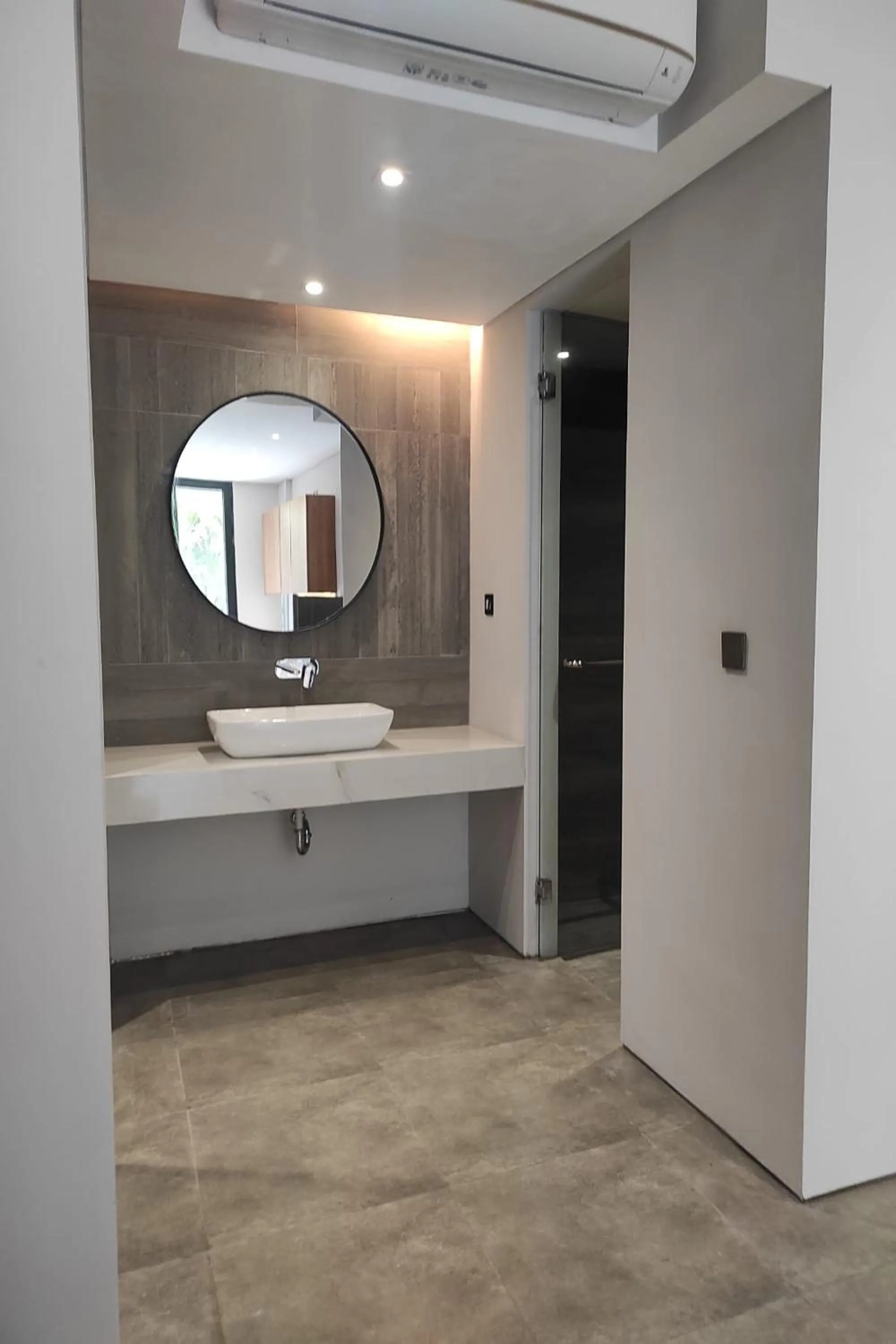 Bathroom in Forseti Athena