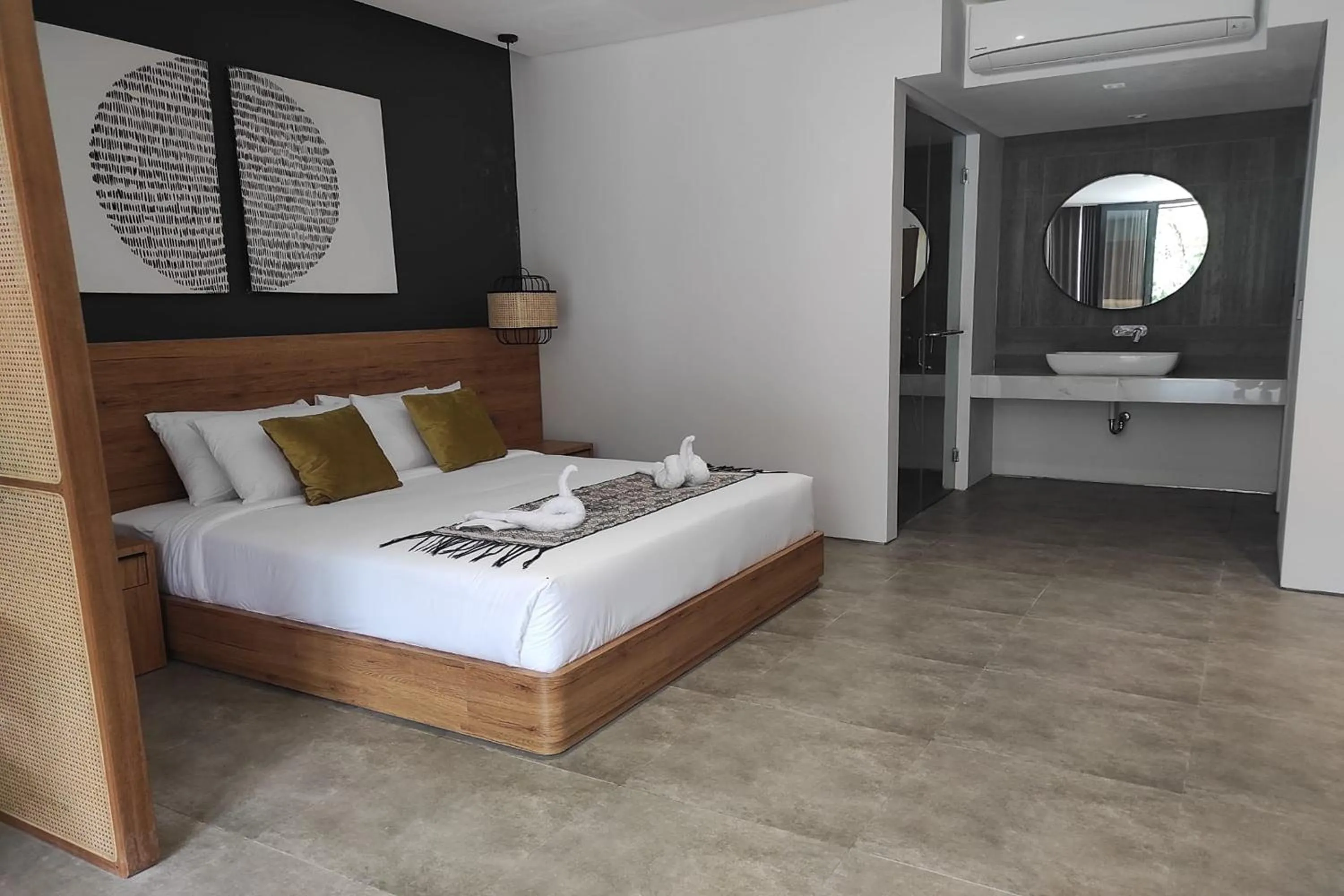 Photo of the whole room in Forseti Athena