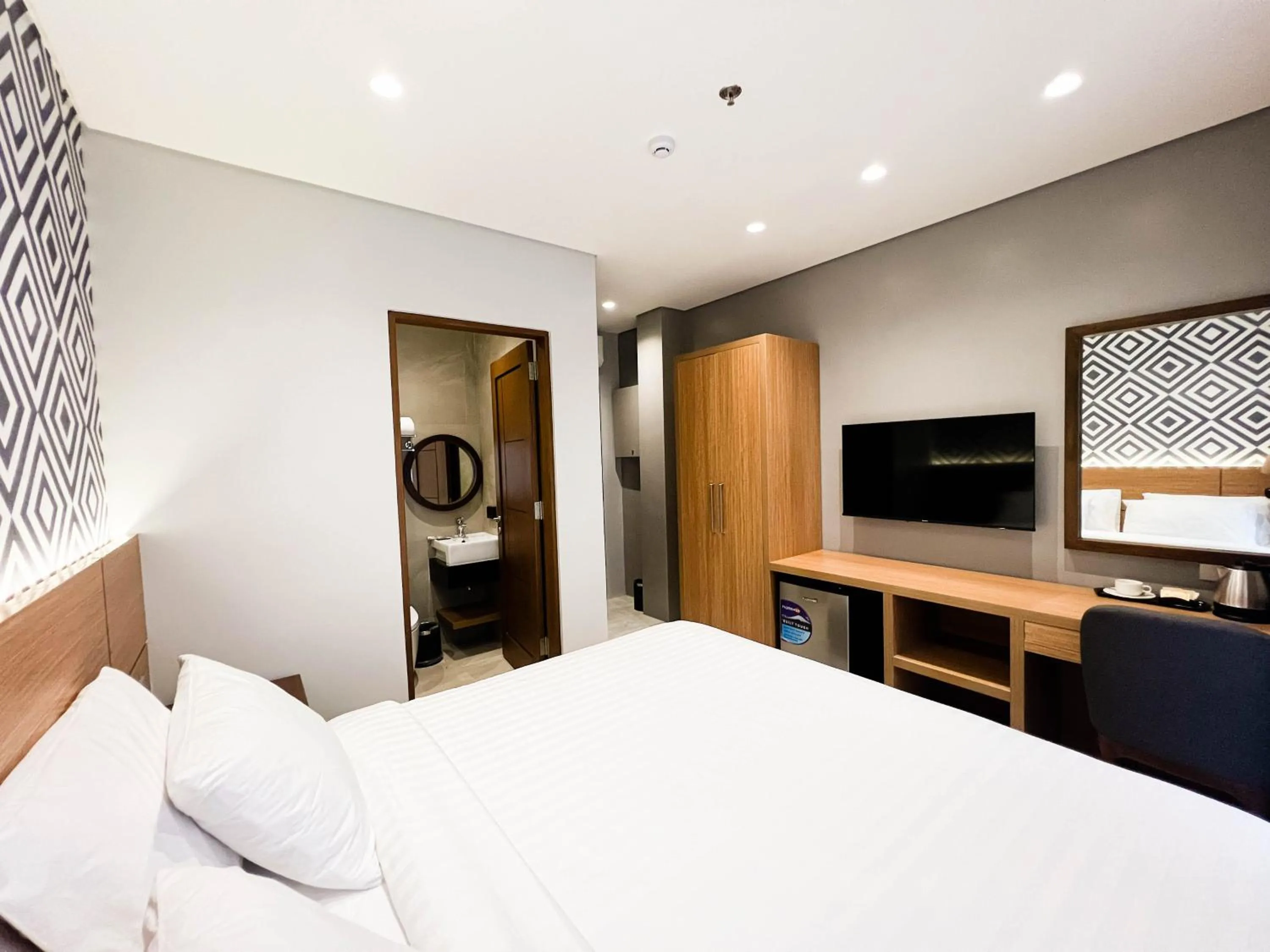 wardrobe, Bed in The Manaoag Hotel