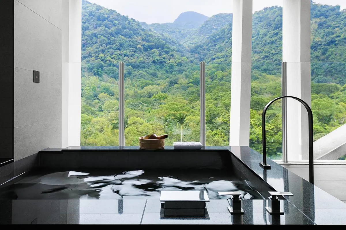 Hot Spring Bath in Orient Luxury Hotel-Jiaoxi