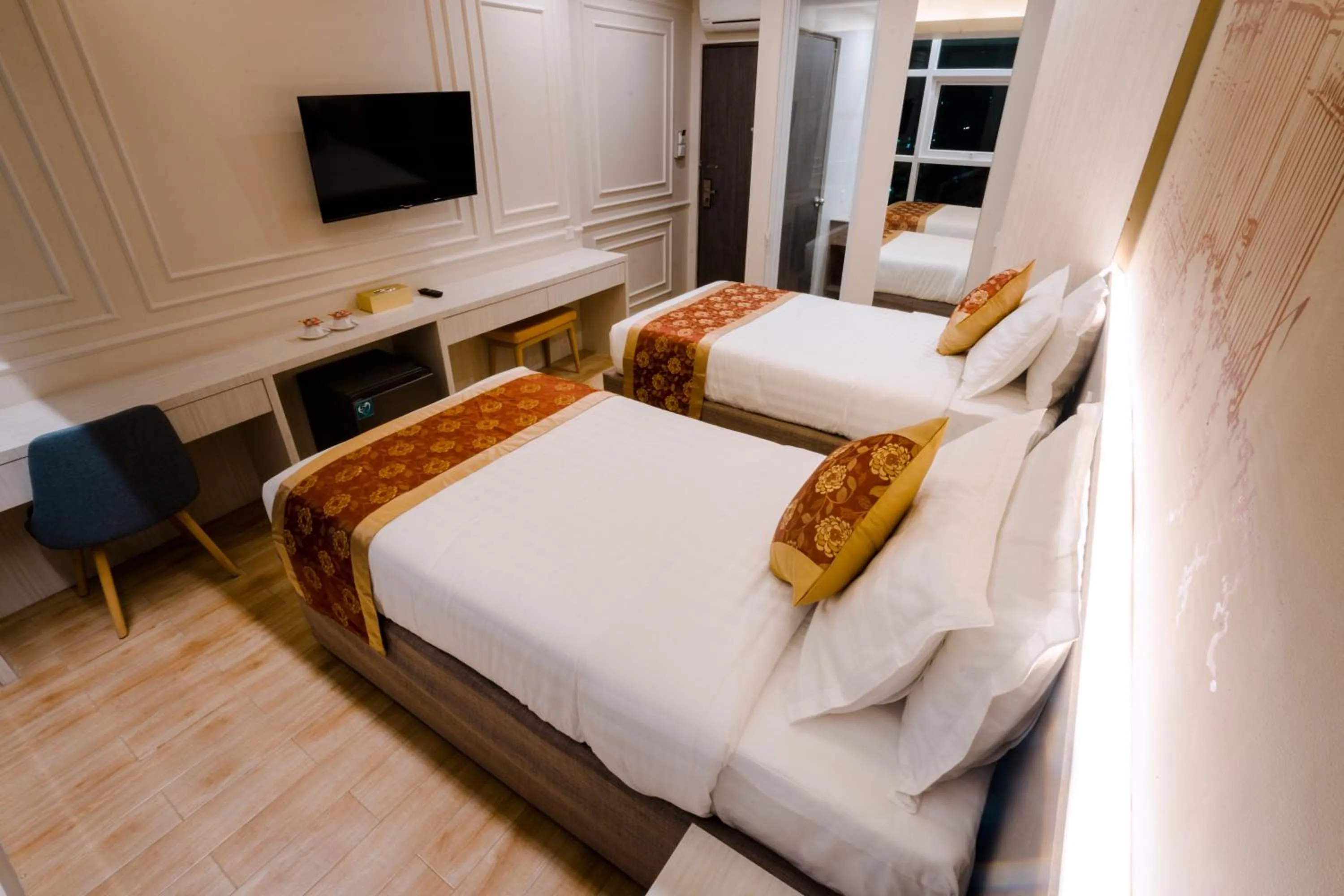 Bed in The Rangoon Hotel