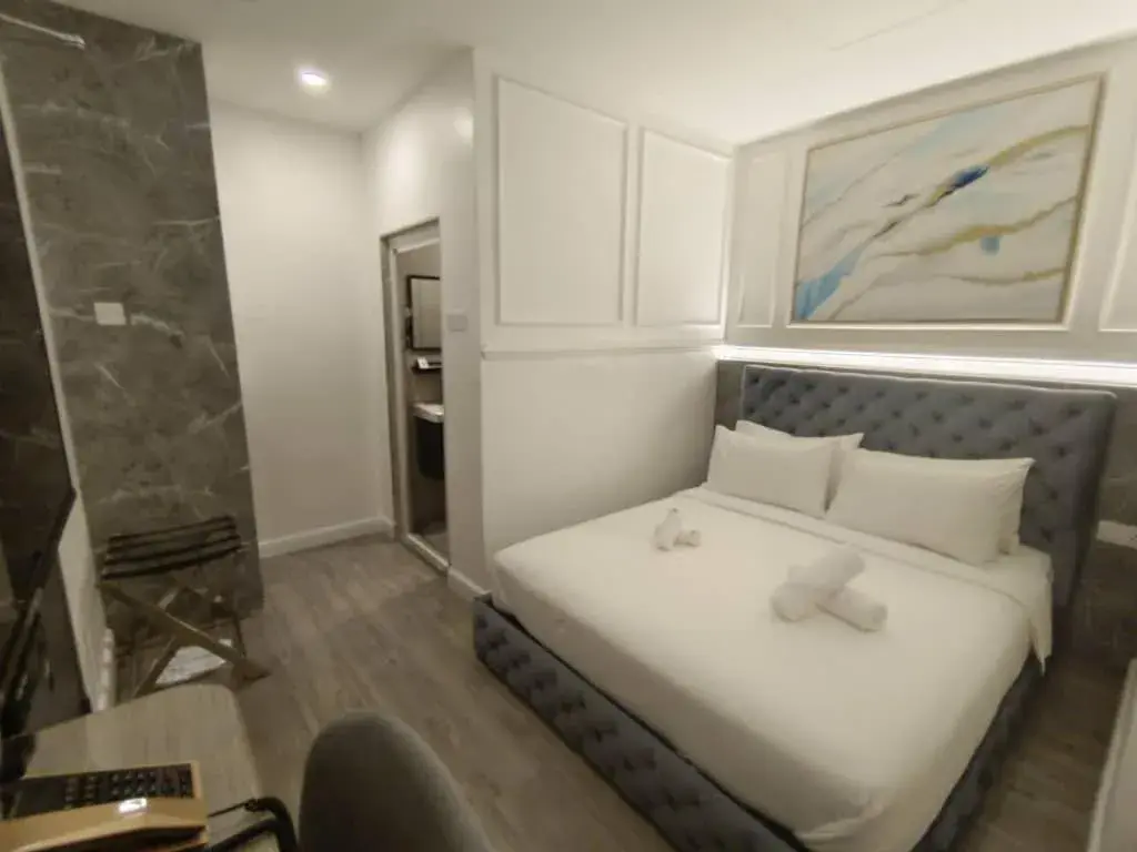 Deluxe Queen Room in Frazel Heritage Hotel Deluxe Queen Room in Frazel Heritage Hotel