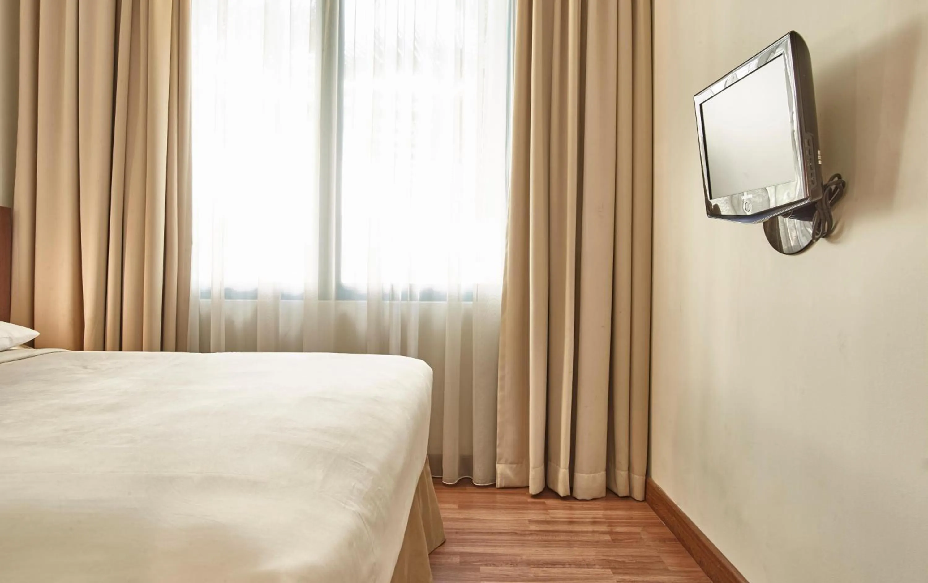 Bedroom, Bed in Grand Cikarang Hotel