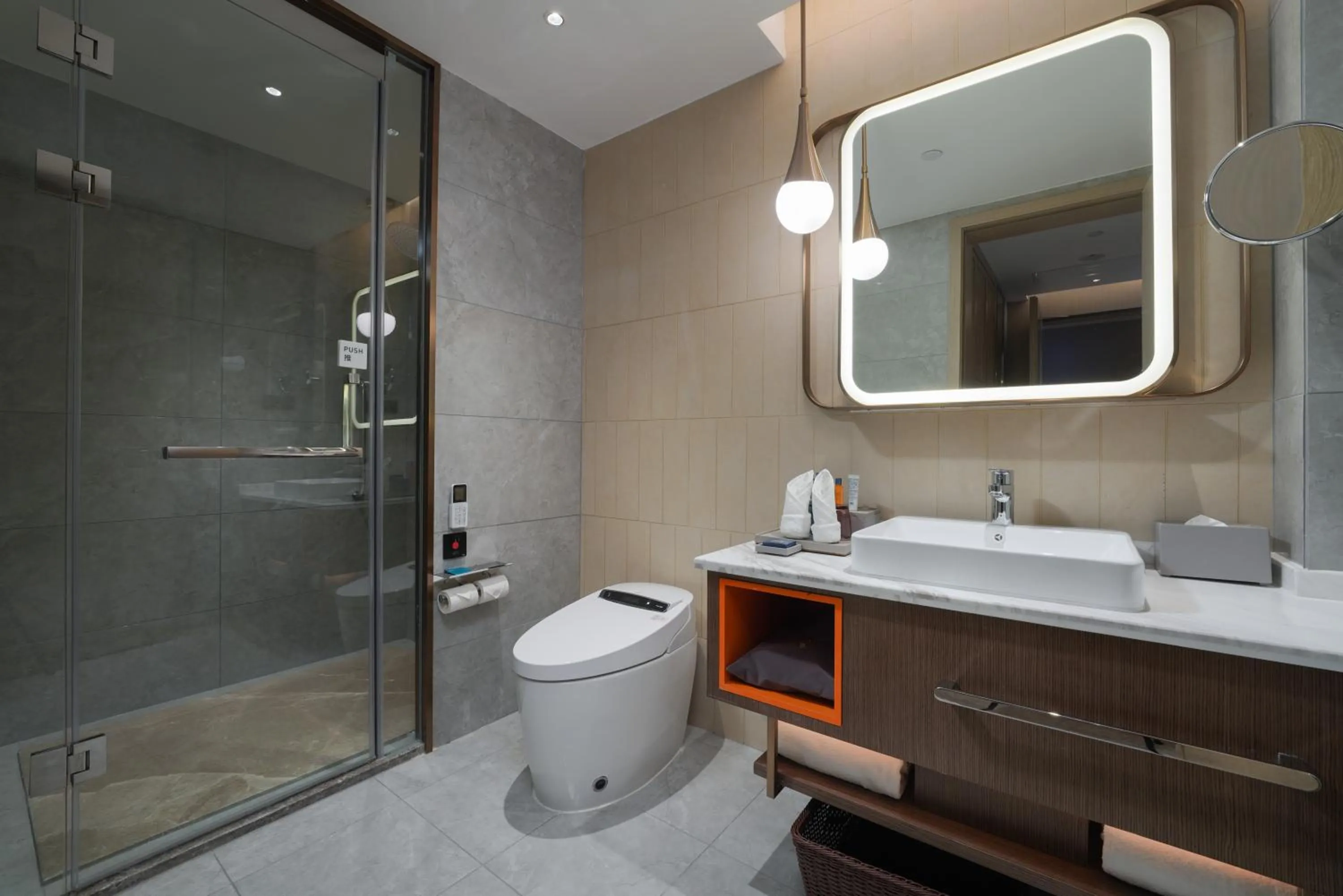Shower in Home2 Suites By Hilton Wuhan Hankou Railway Station