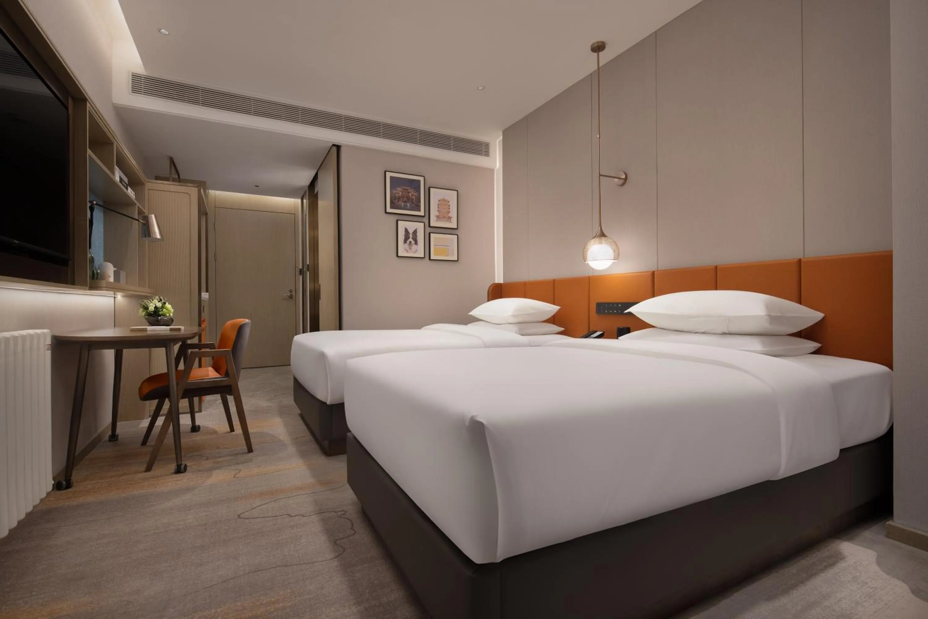 Photo of the whole room, Bed in Home2 Suites By Hilton Wuhan Hankou Railway Station
