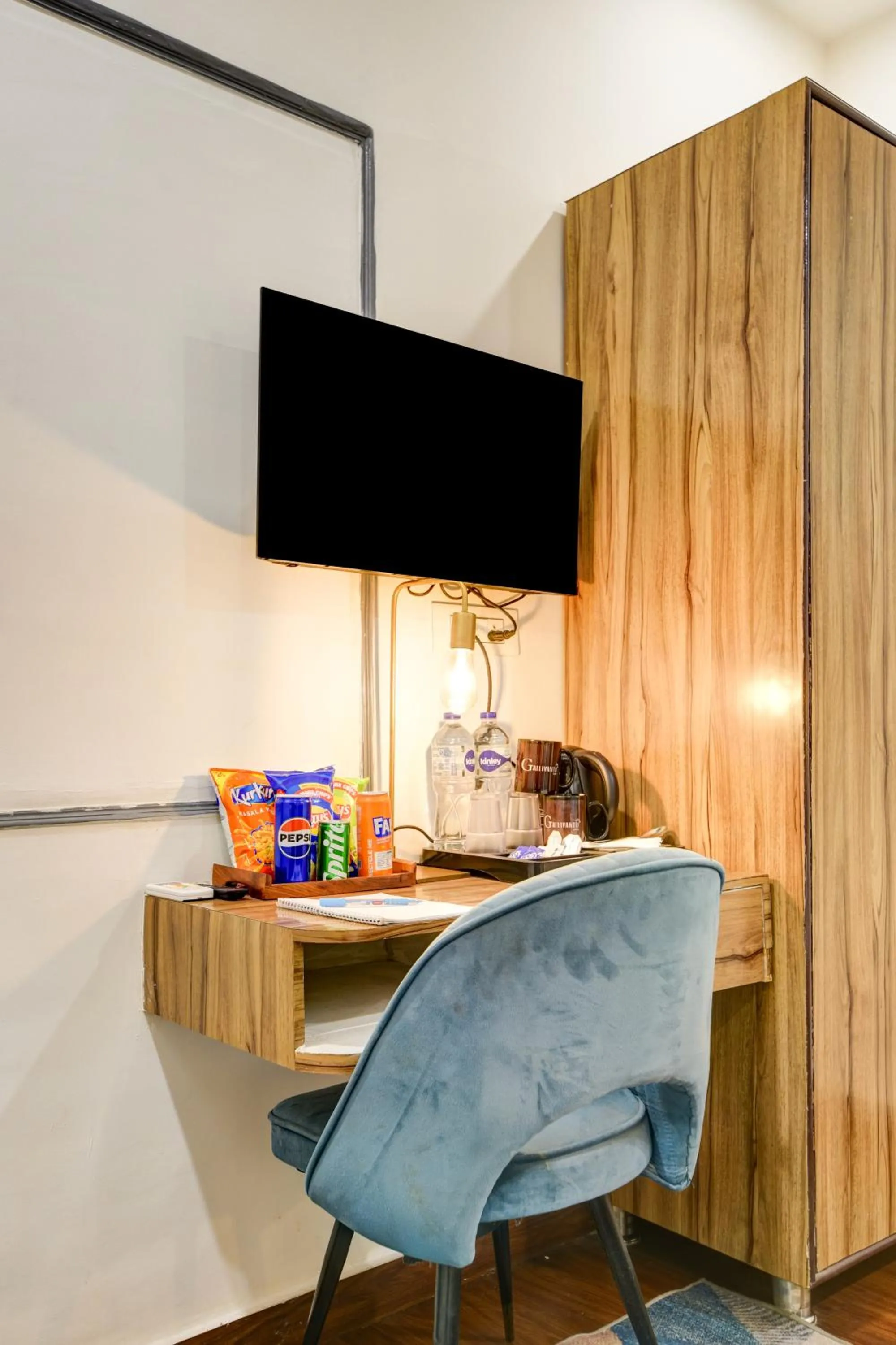 TV and multimedia in Gallivanto Inn - Rohini