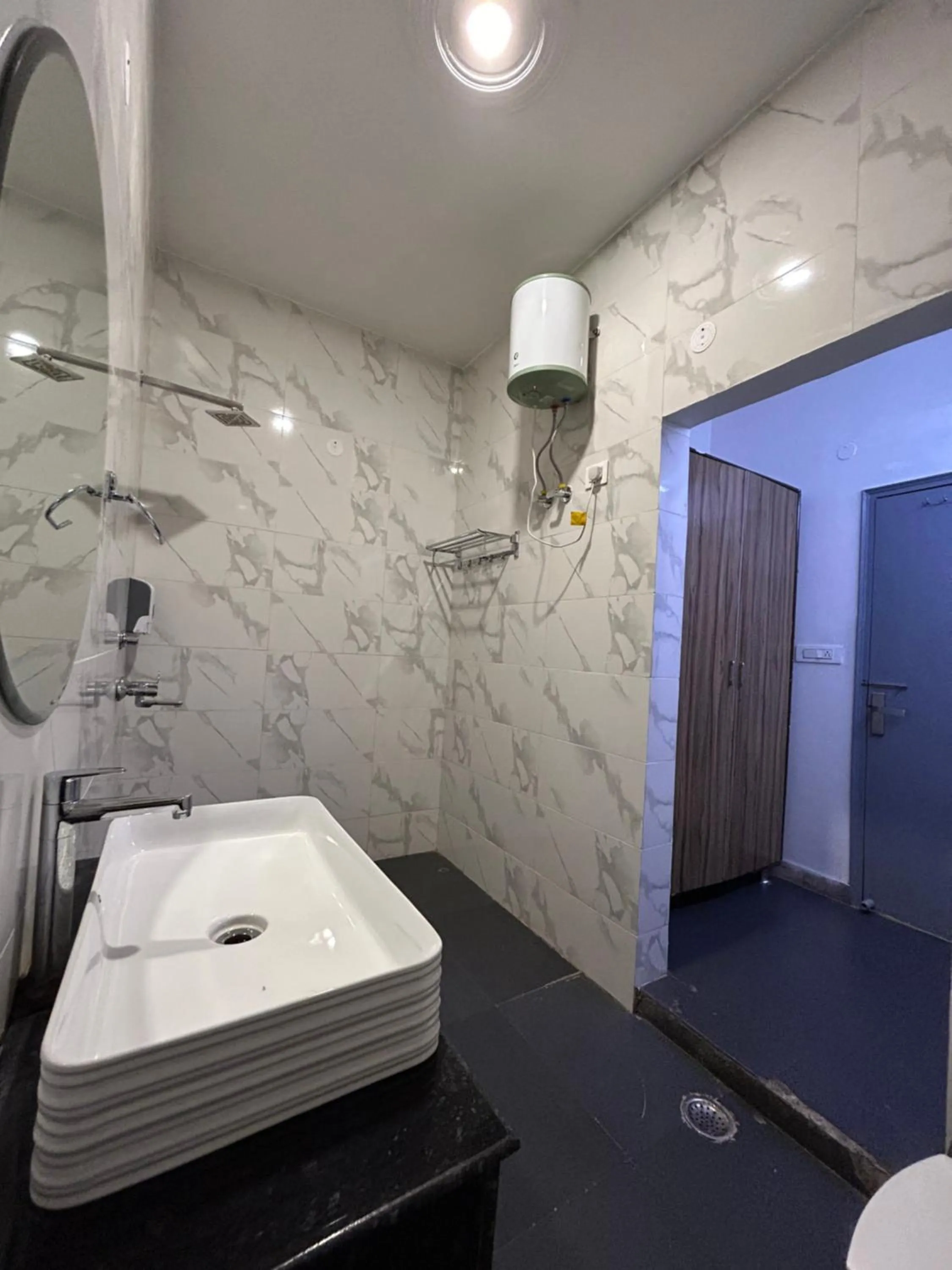 Bathroom in Gallivanto Inn - Rohini