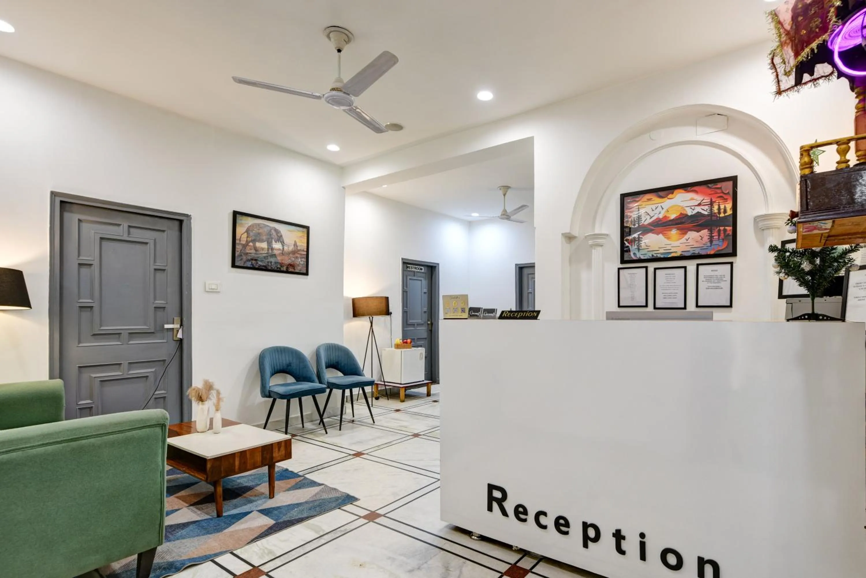 Seating area in Gallivanto Inn - Rohini