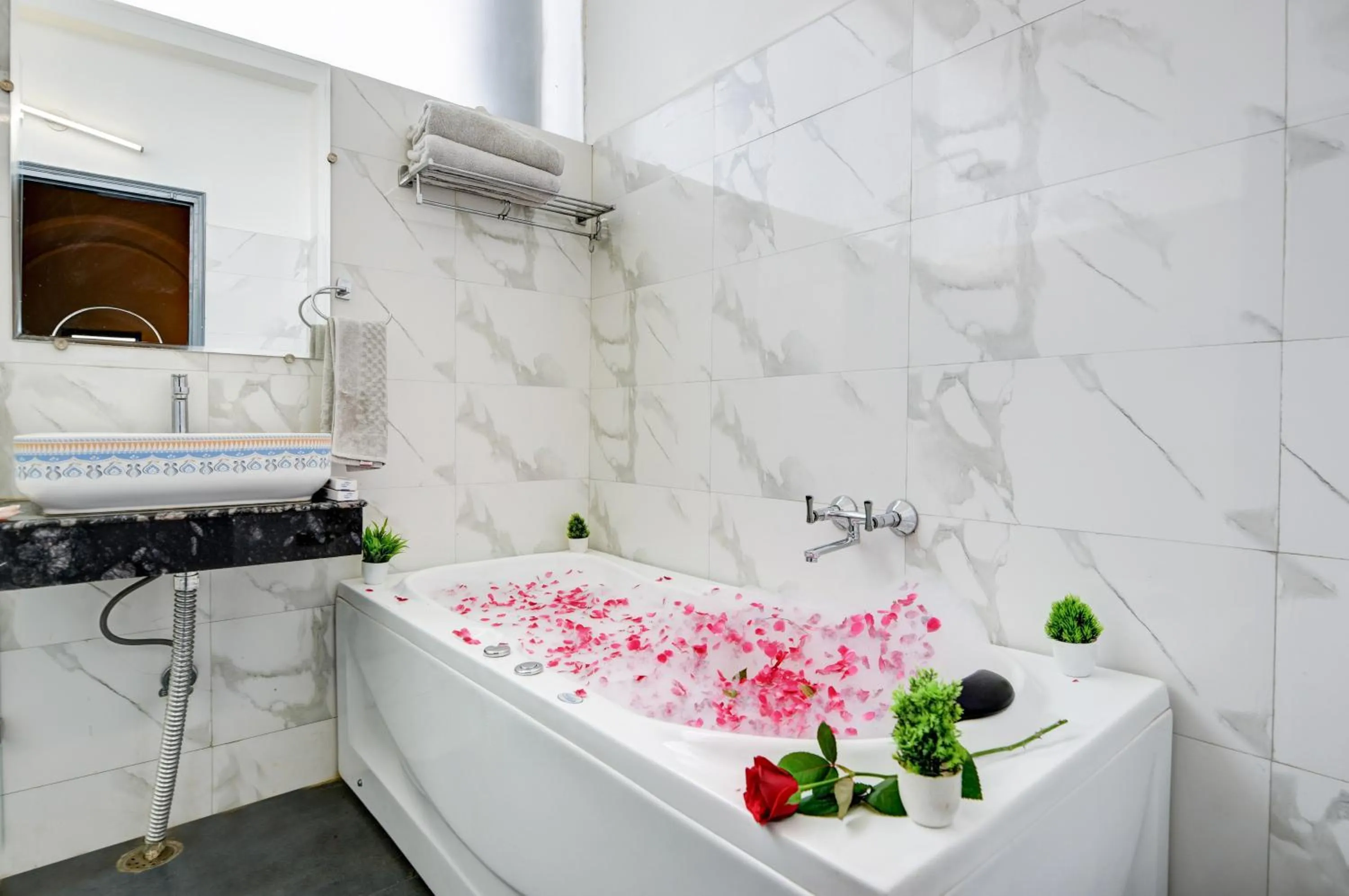 Bathroom in Gallivanto Inn - Rohini