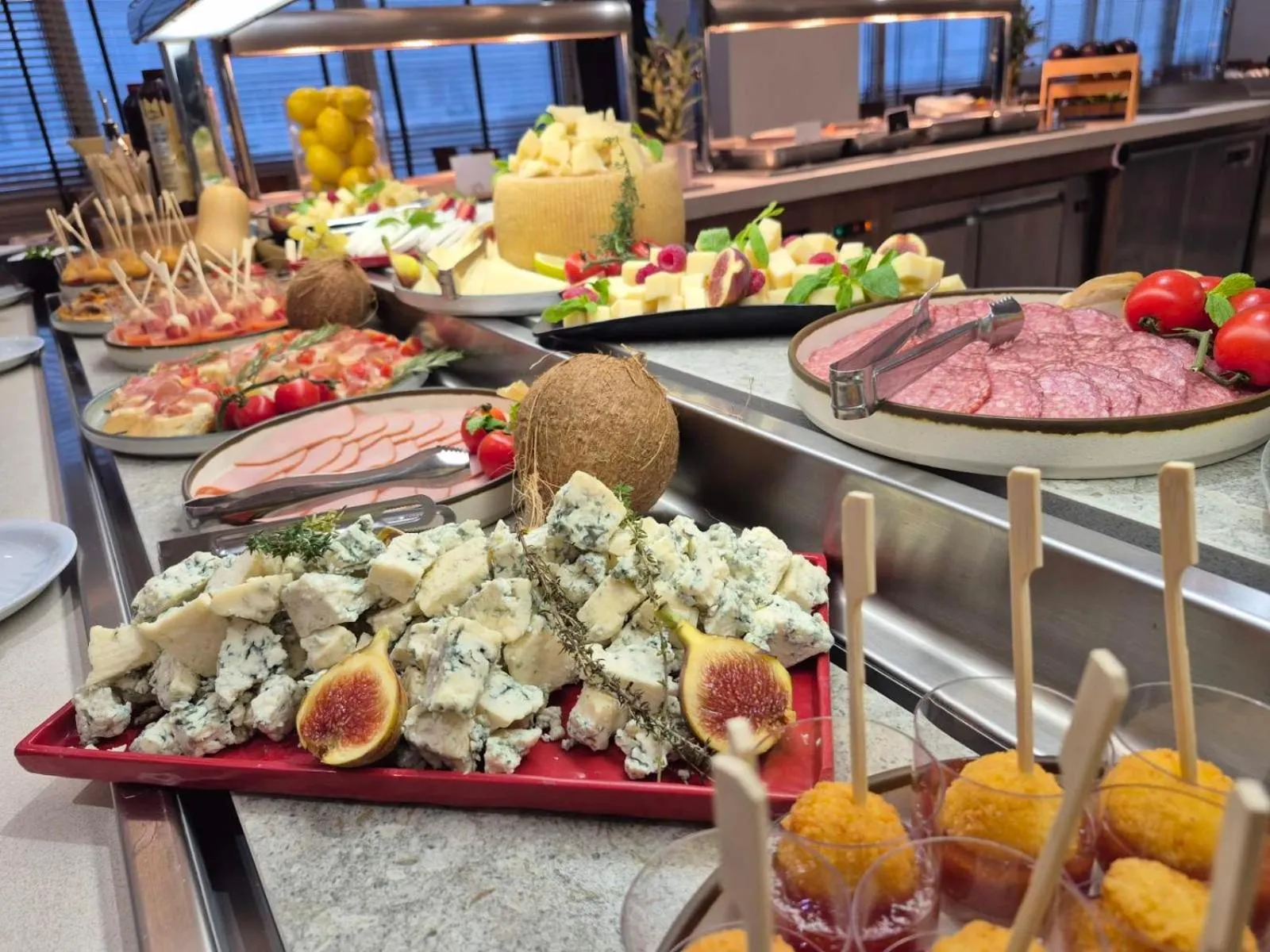 Restaurant/places to eat in Capsis Hotel Thessaloniki