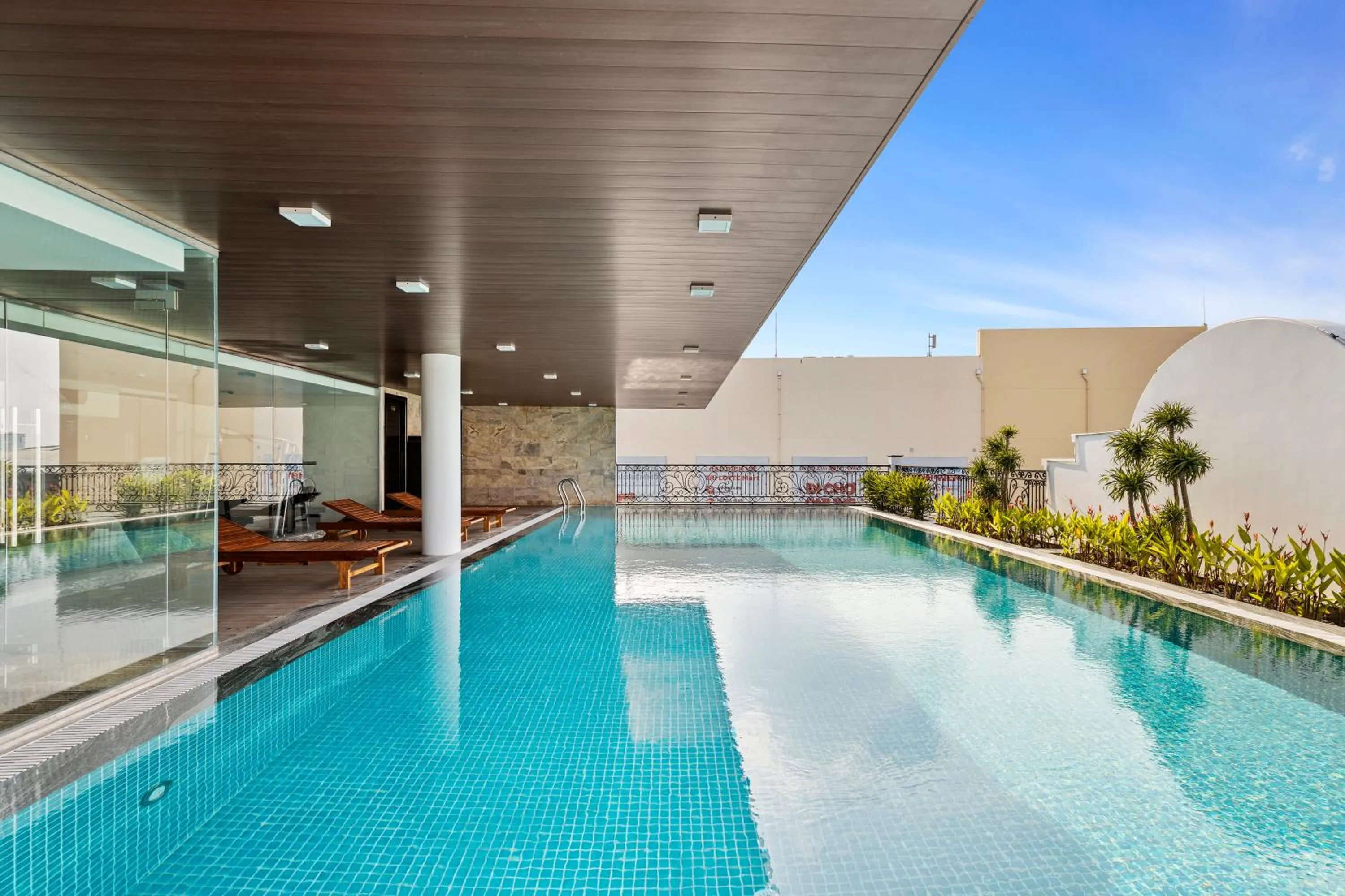 Pool view in Florence Hotel