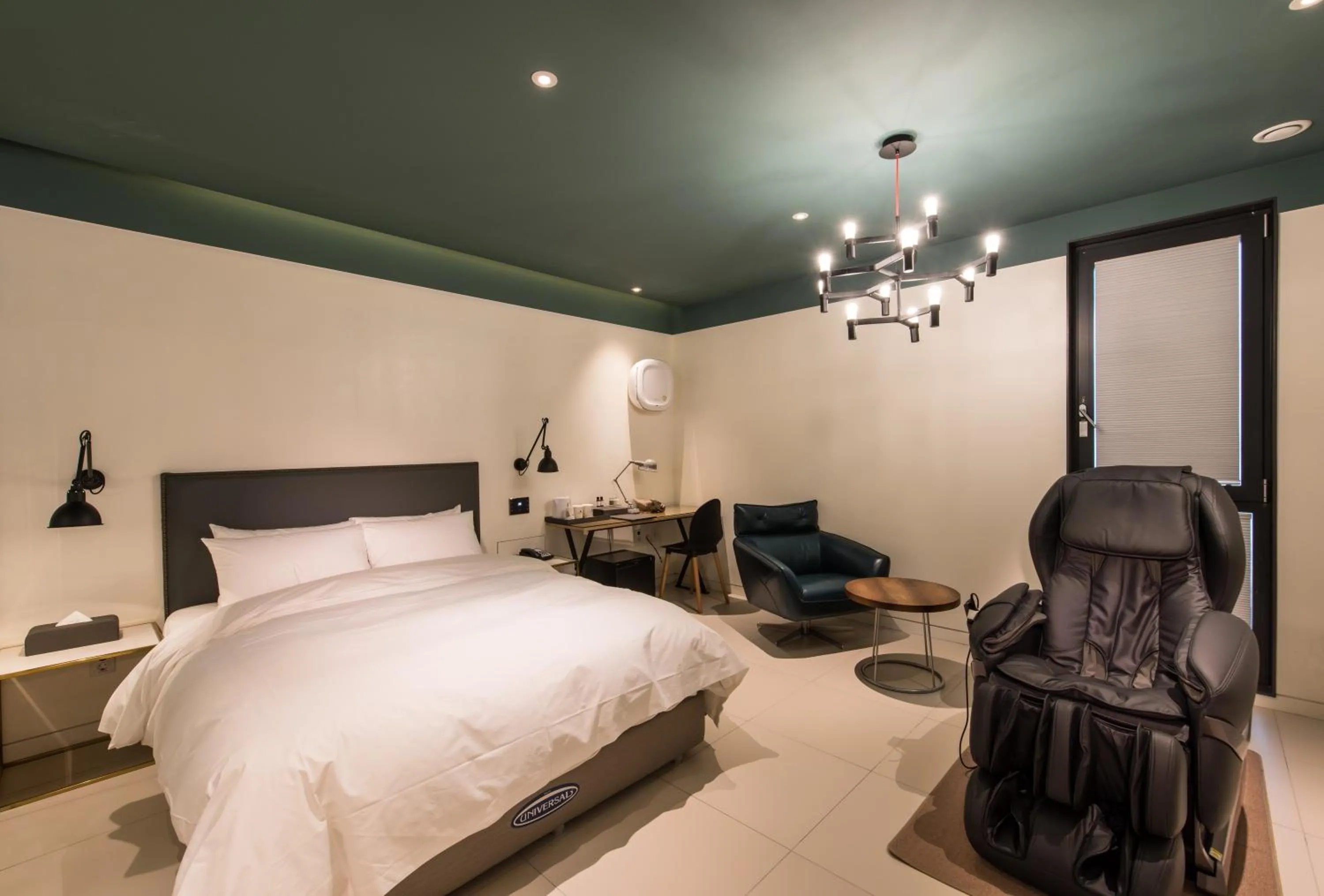 Bed in Le Stendal Hotel