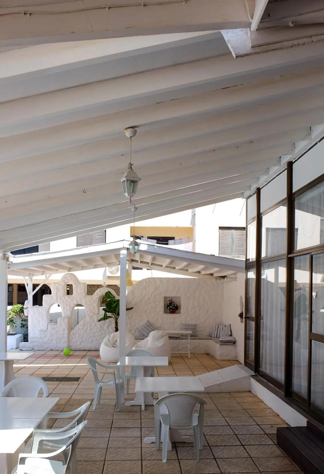 Restaurant/places to eat in Amore Hotel Apts