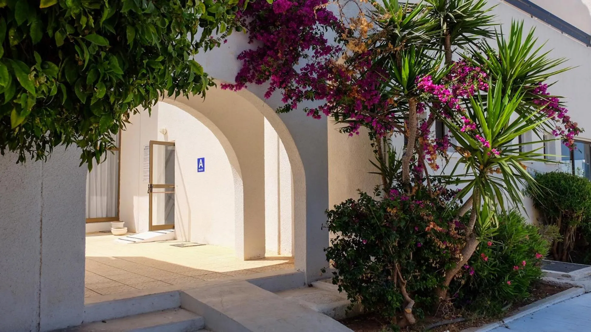 Facade/entrance in Amore Hotel Apts