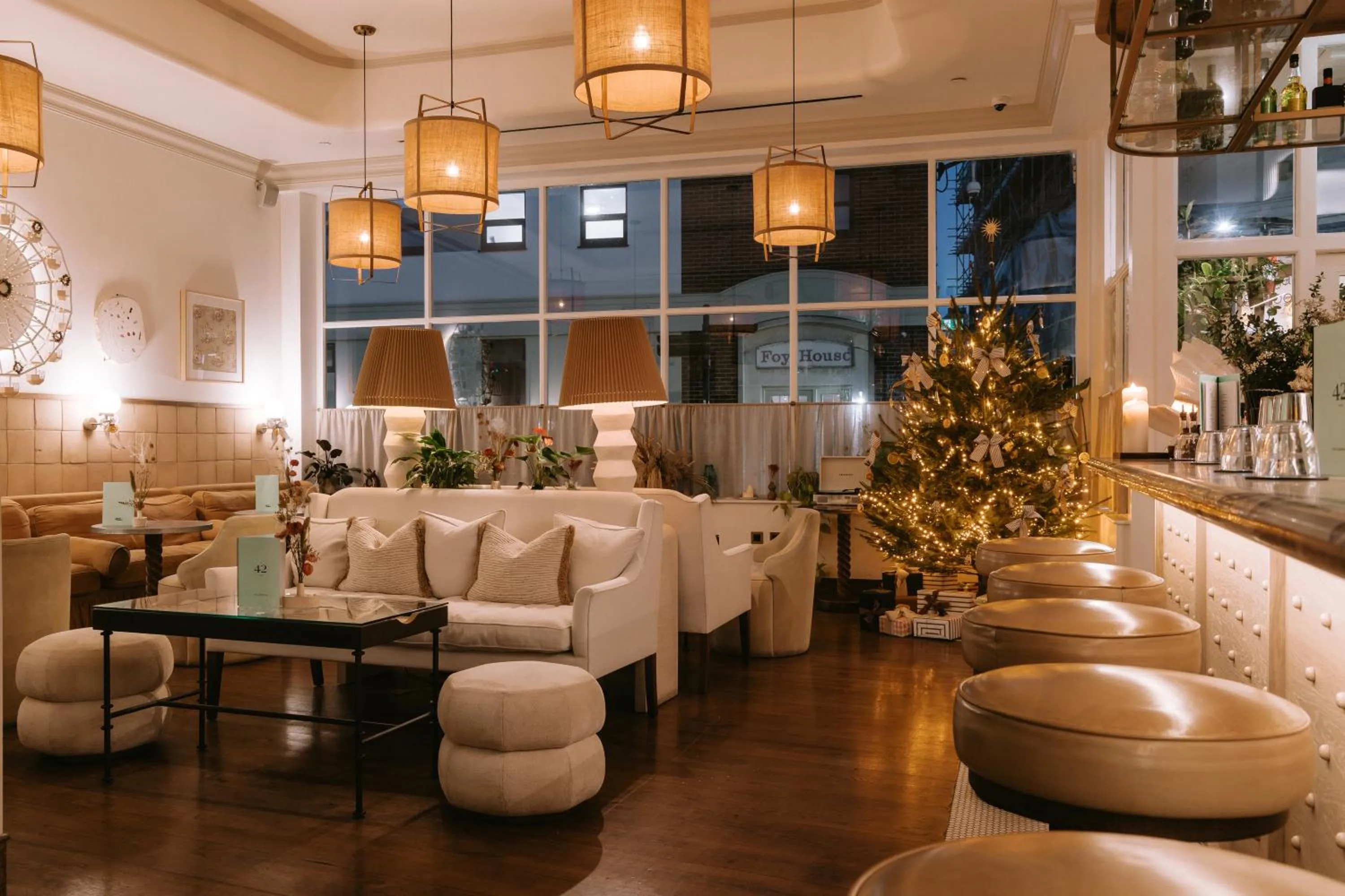 Lounge or bar in No 42 by GuestHouse, Margate